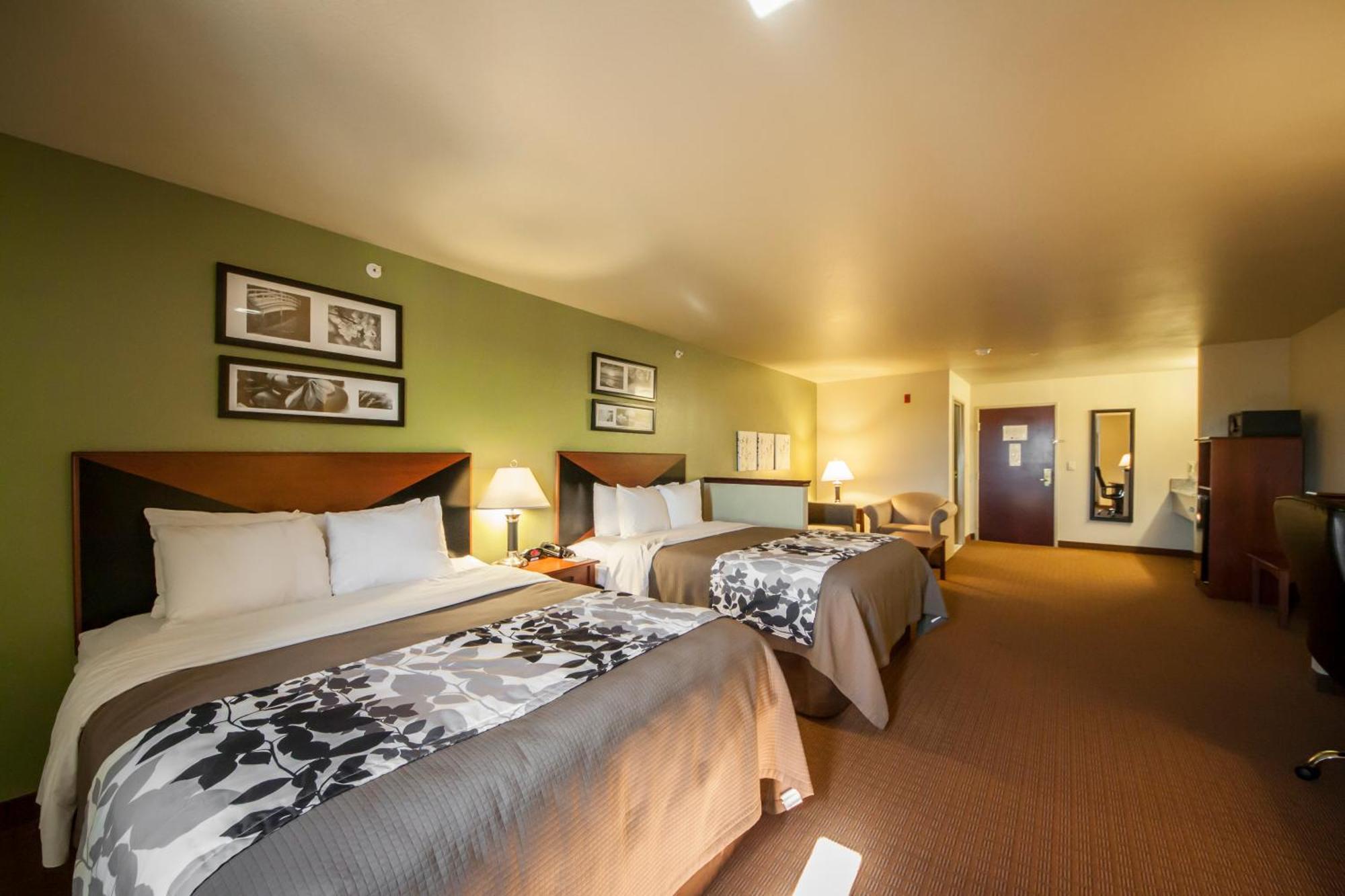 Queen Suite Two Queen Beds