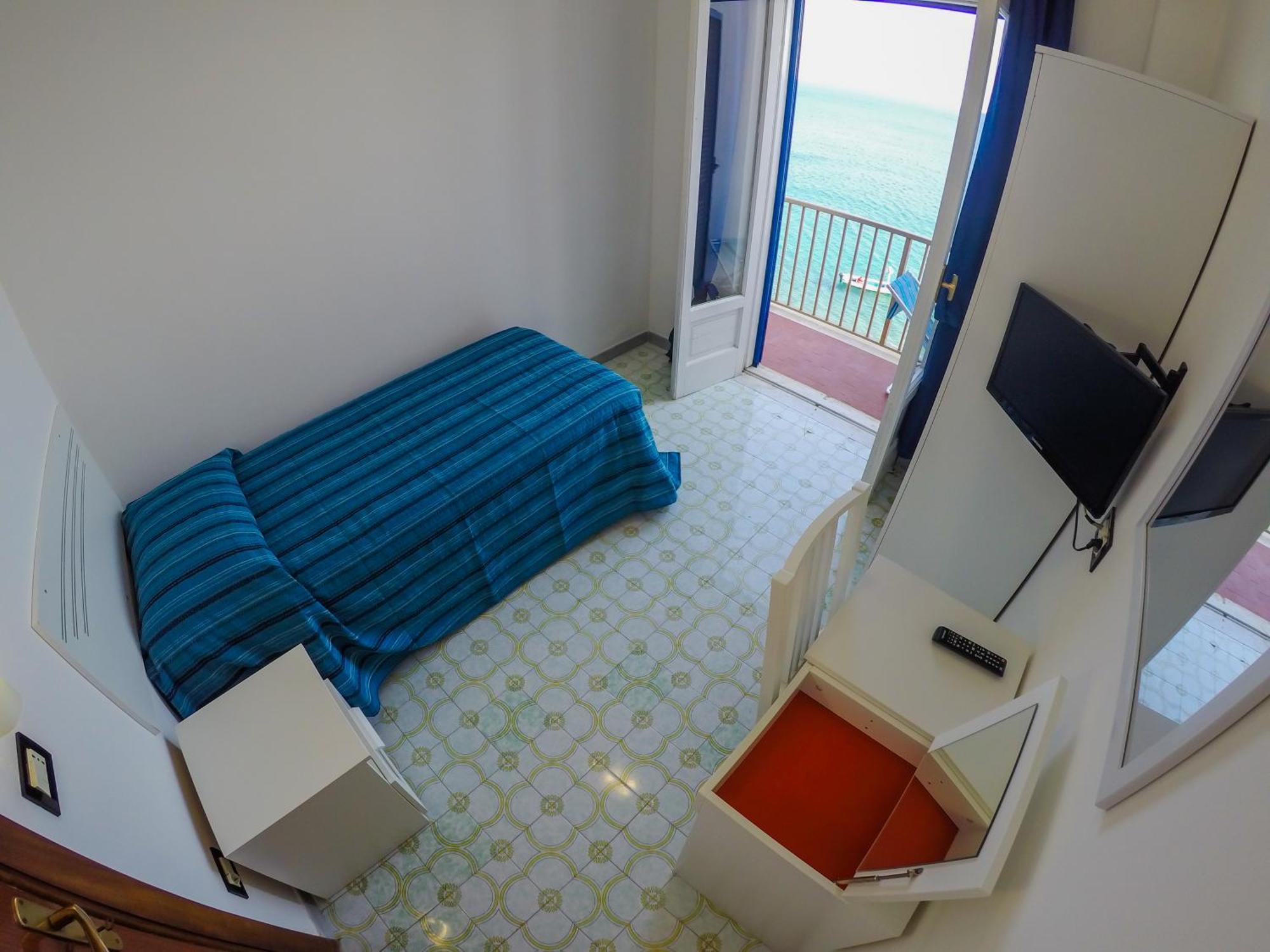 Standard Single Room Sea View