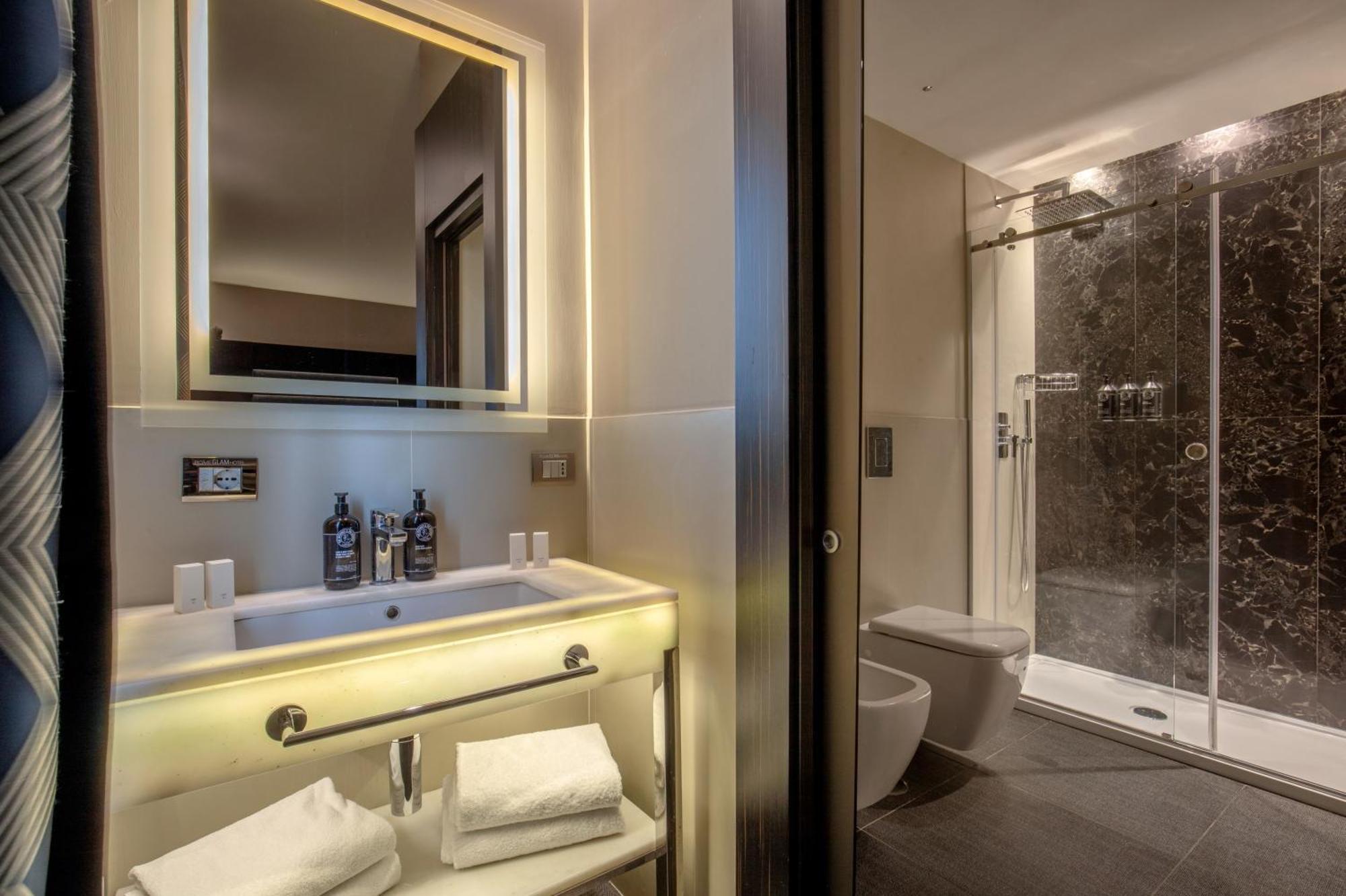 Quadruple Open Suite
