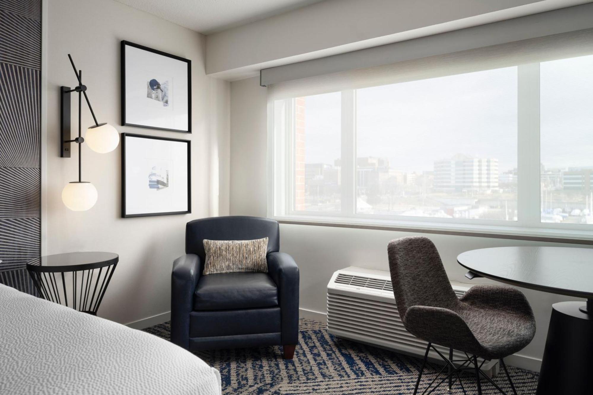 Guest room 1 King Marina view