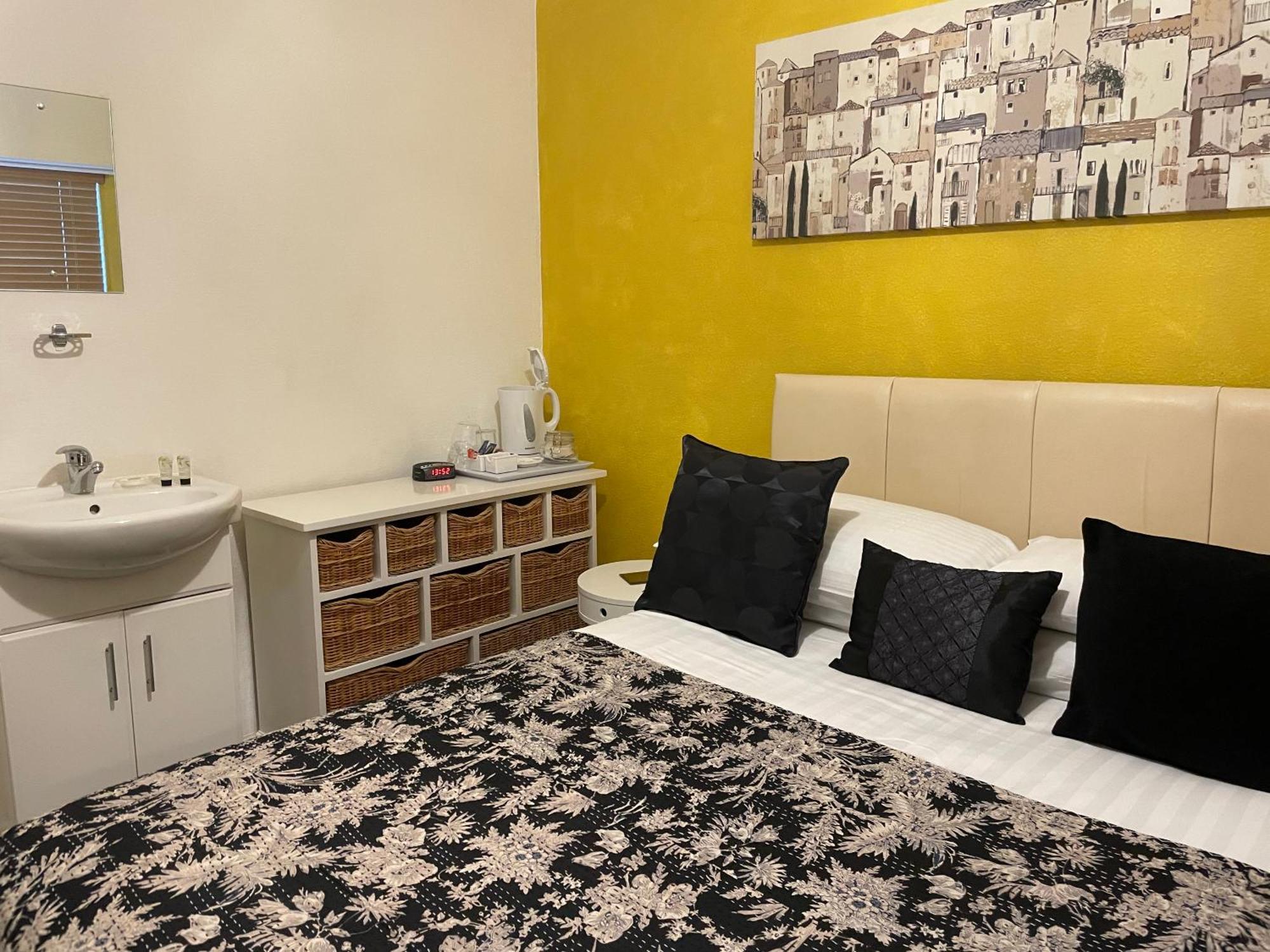 Double Room with Private External Bathroom