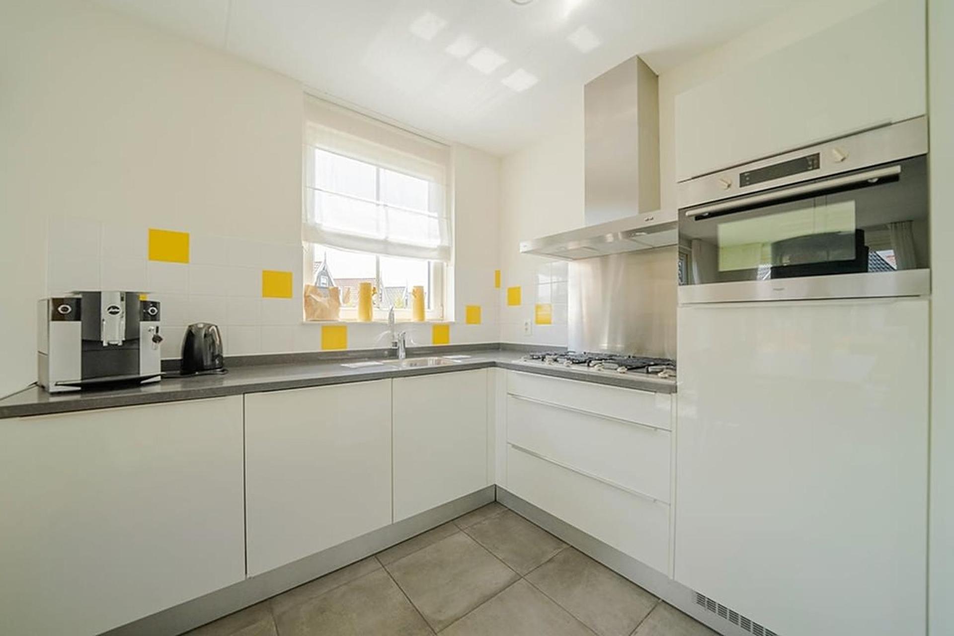 Four Bedroom Bungalow Speeltoren 8