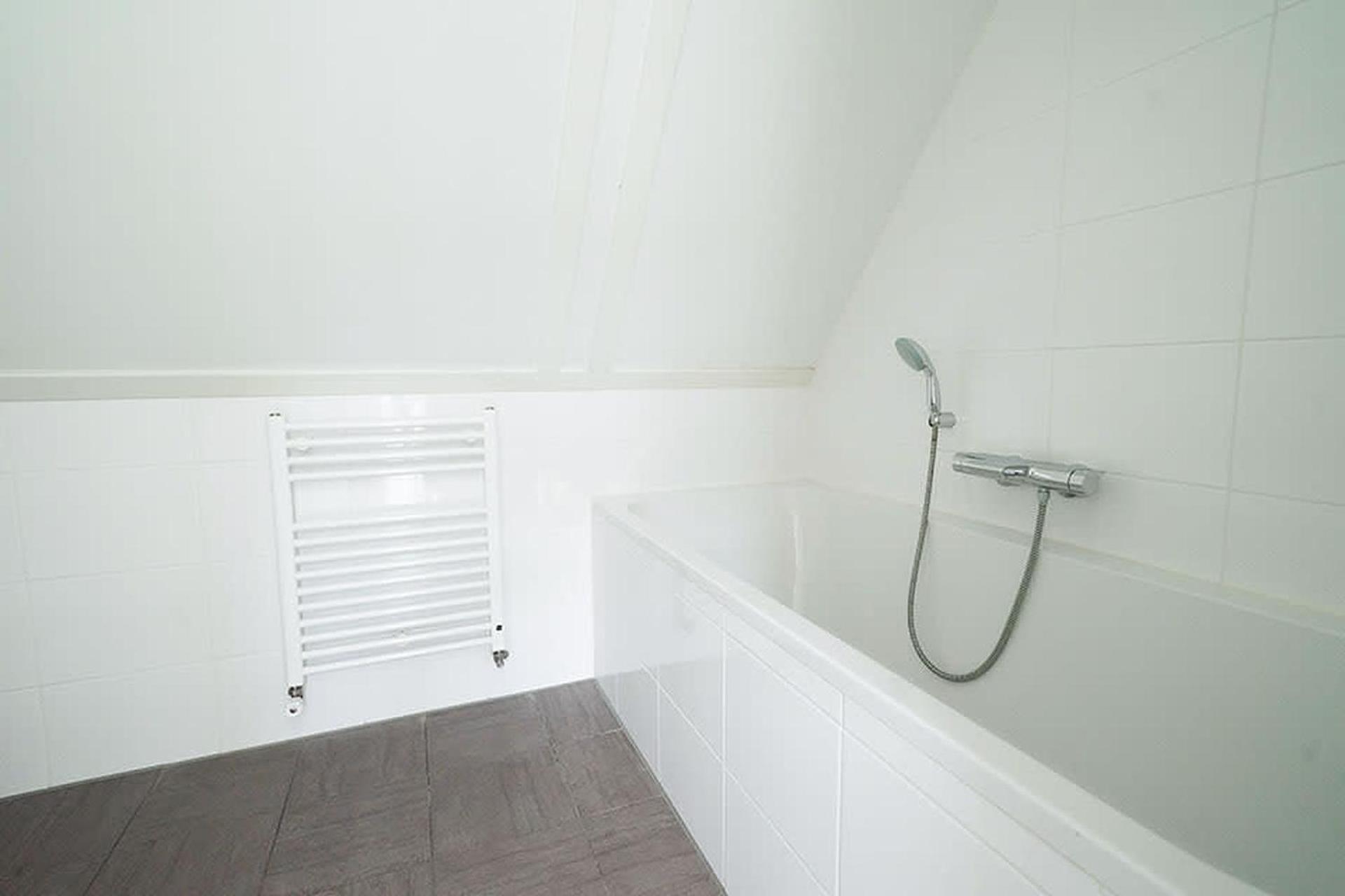 Three Bedroom Bungalow Munt 6