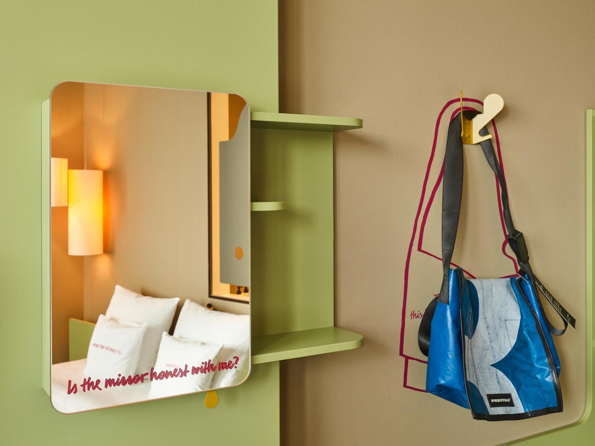 Medium Room