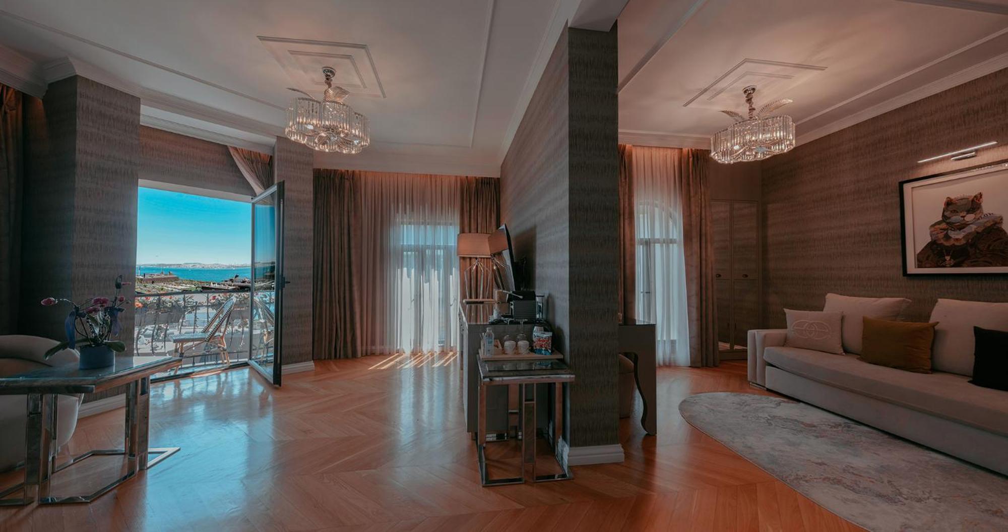 Corner Suite Sea View