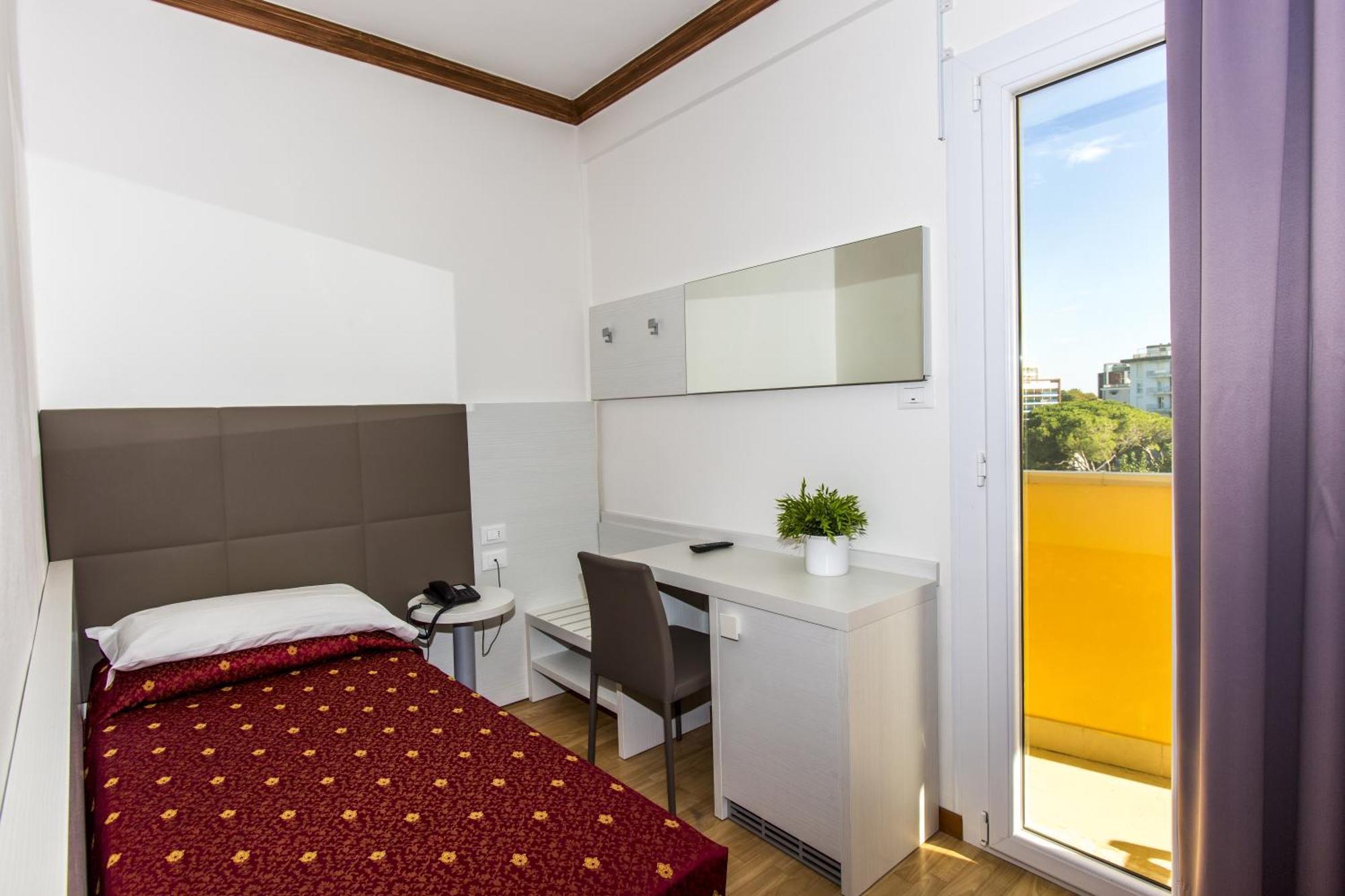 Comfort Single Room Partial Sea View