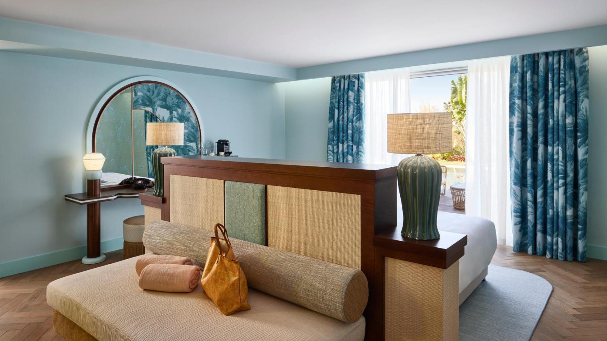 Suite Pool View