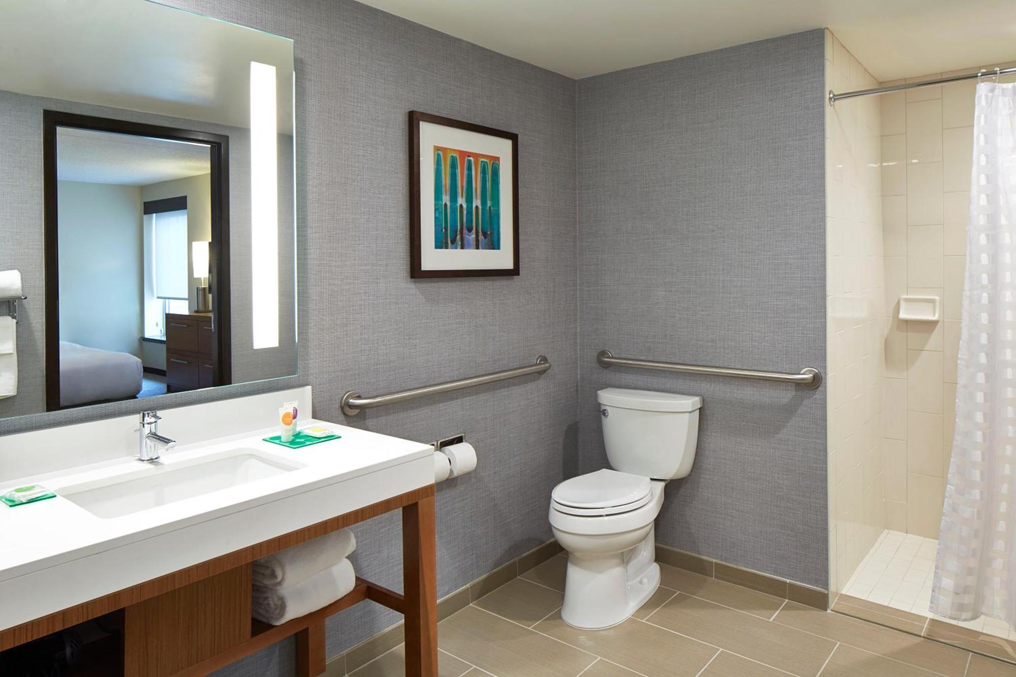 King Suite Sofa Bed Roll Shower Disability Access