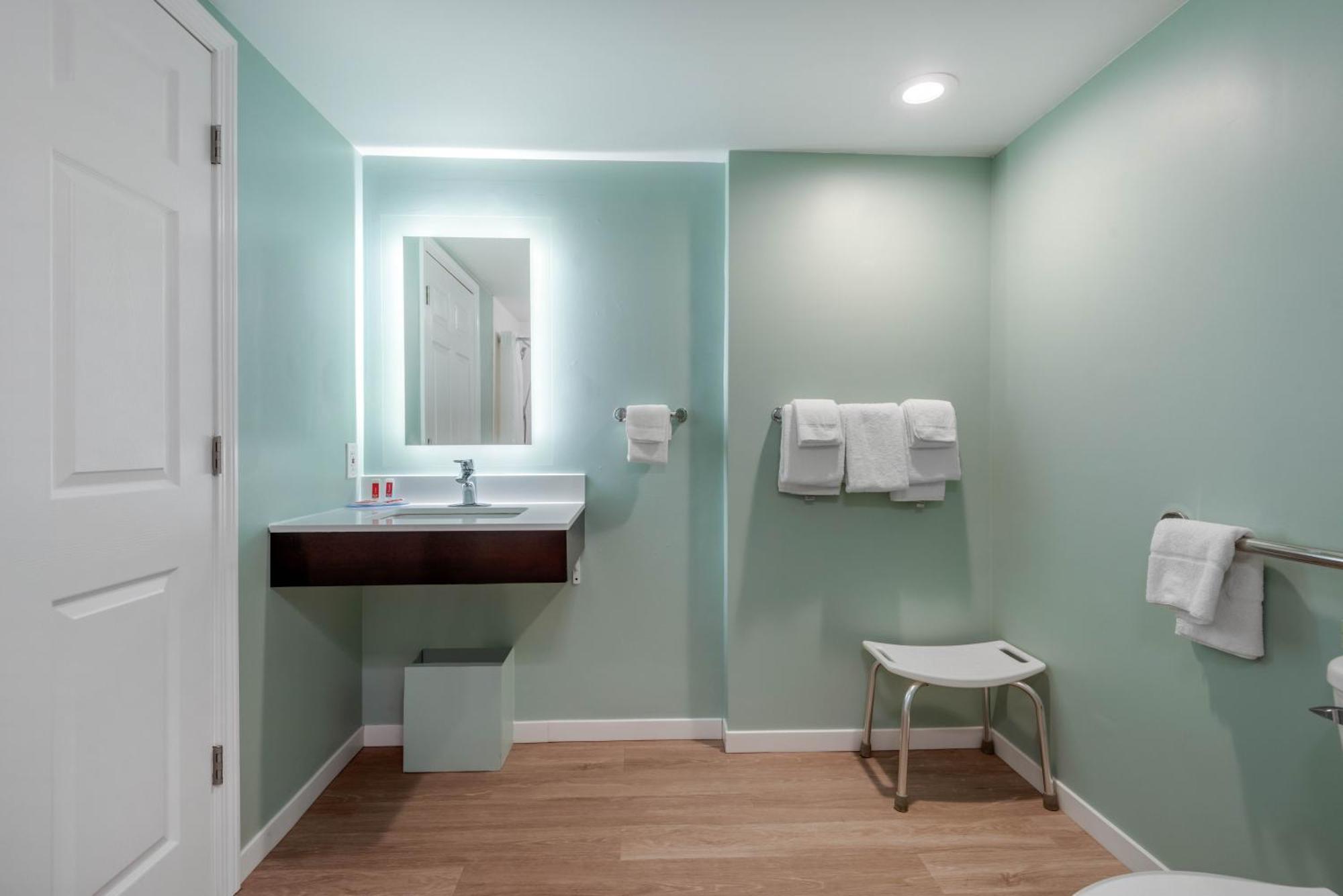 King Room Accessible or Non-Smoking or Not Pet-Friendly