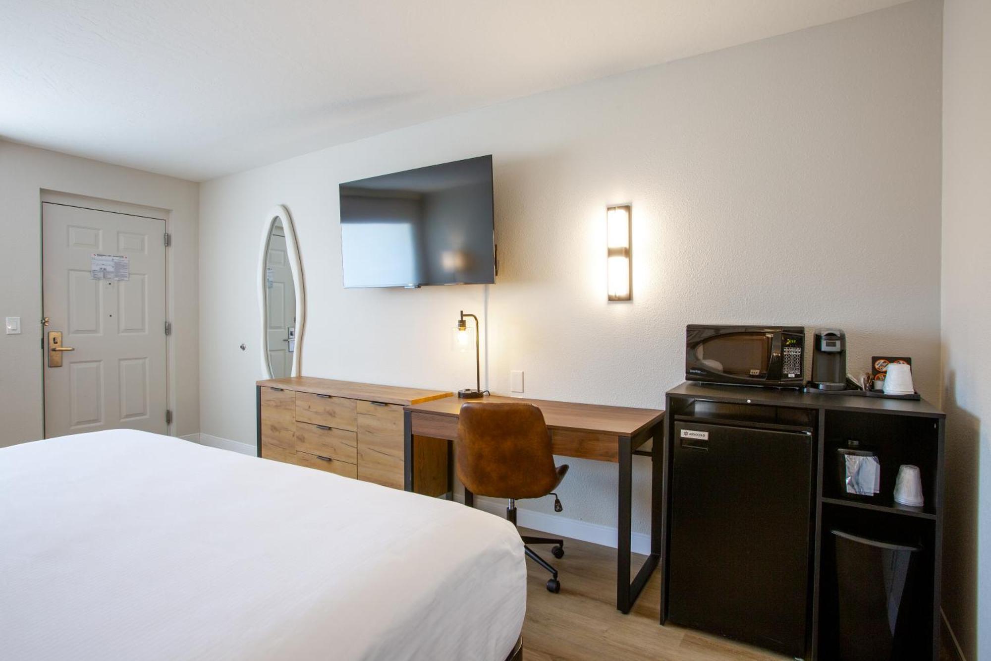 King Room Roll Shower Mobility Access or Non-Smoking