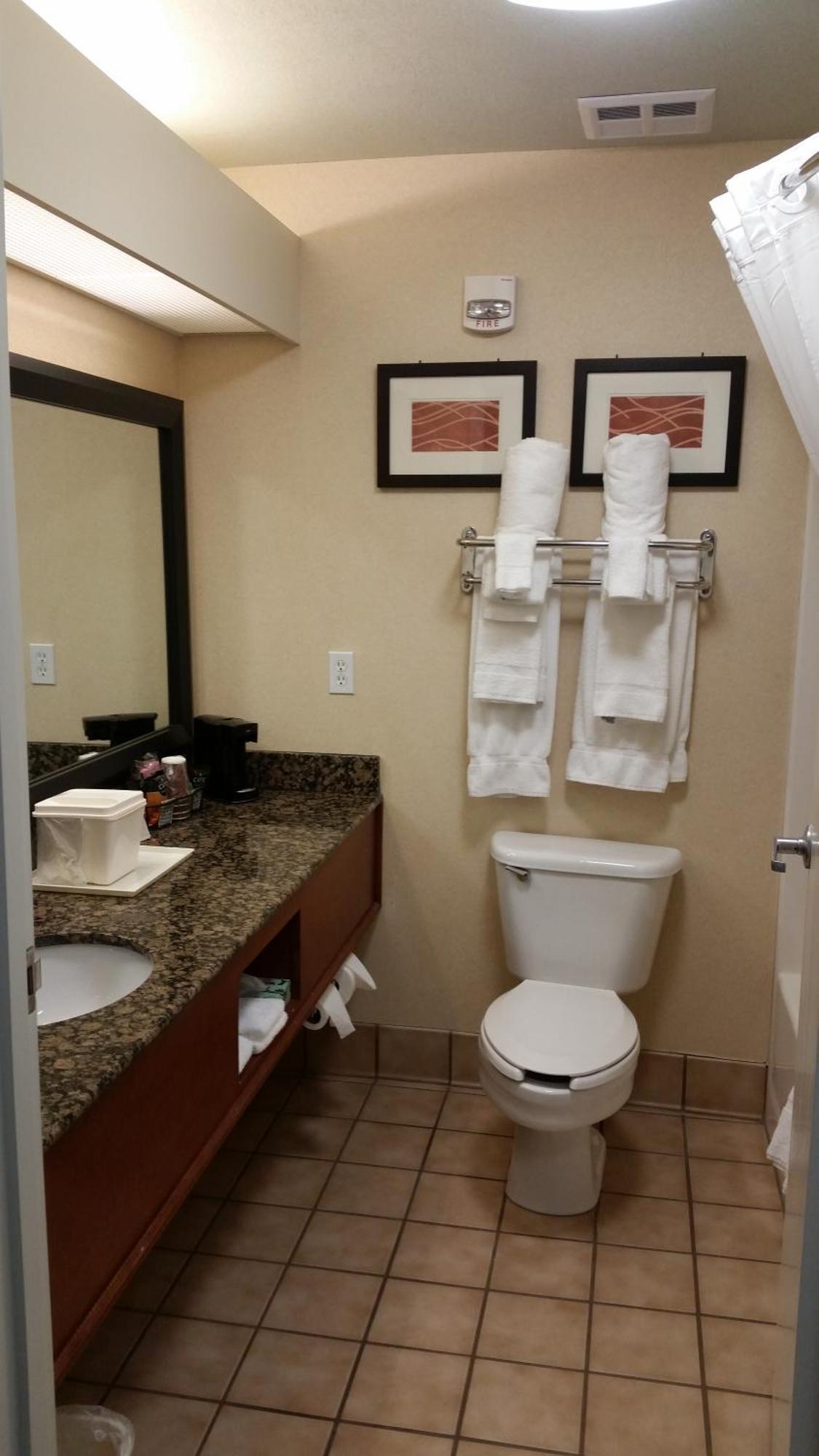 Queen Suite with Two Queen Beds and  Mountain View - Non-Smoking