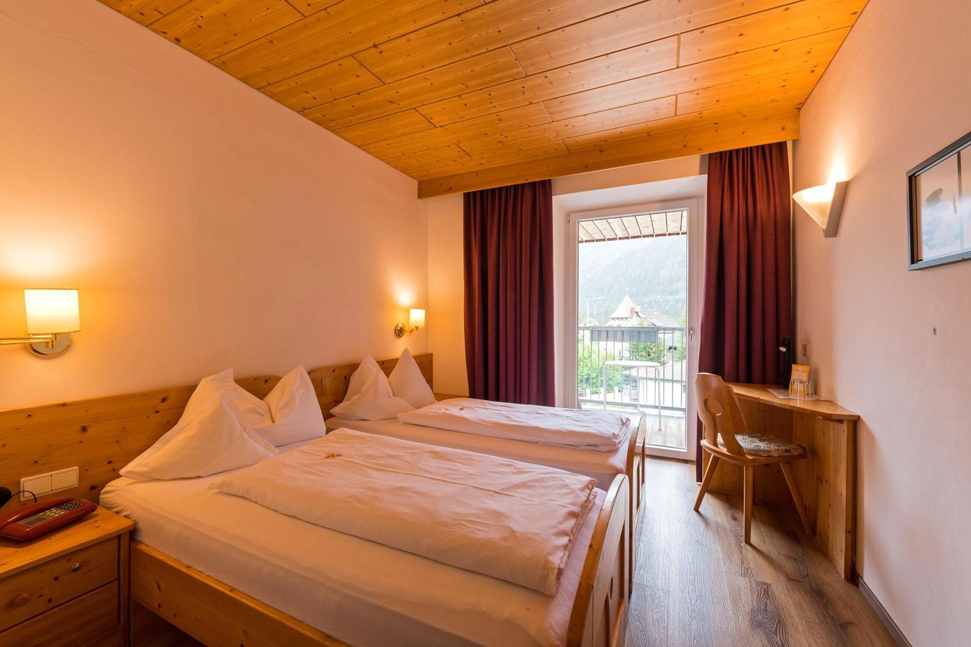 Small Double or Twin Room,1589582070:JPEG