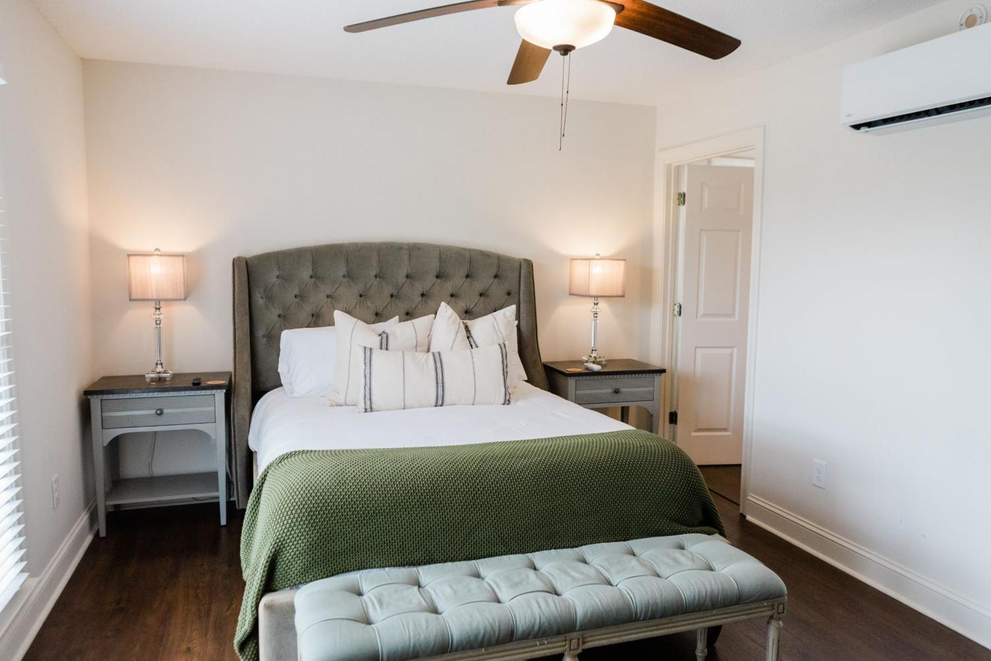 Deluxe Queen Room