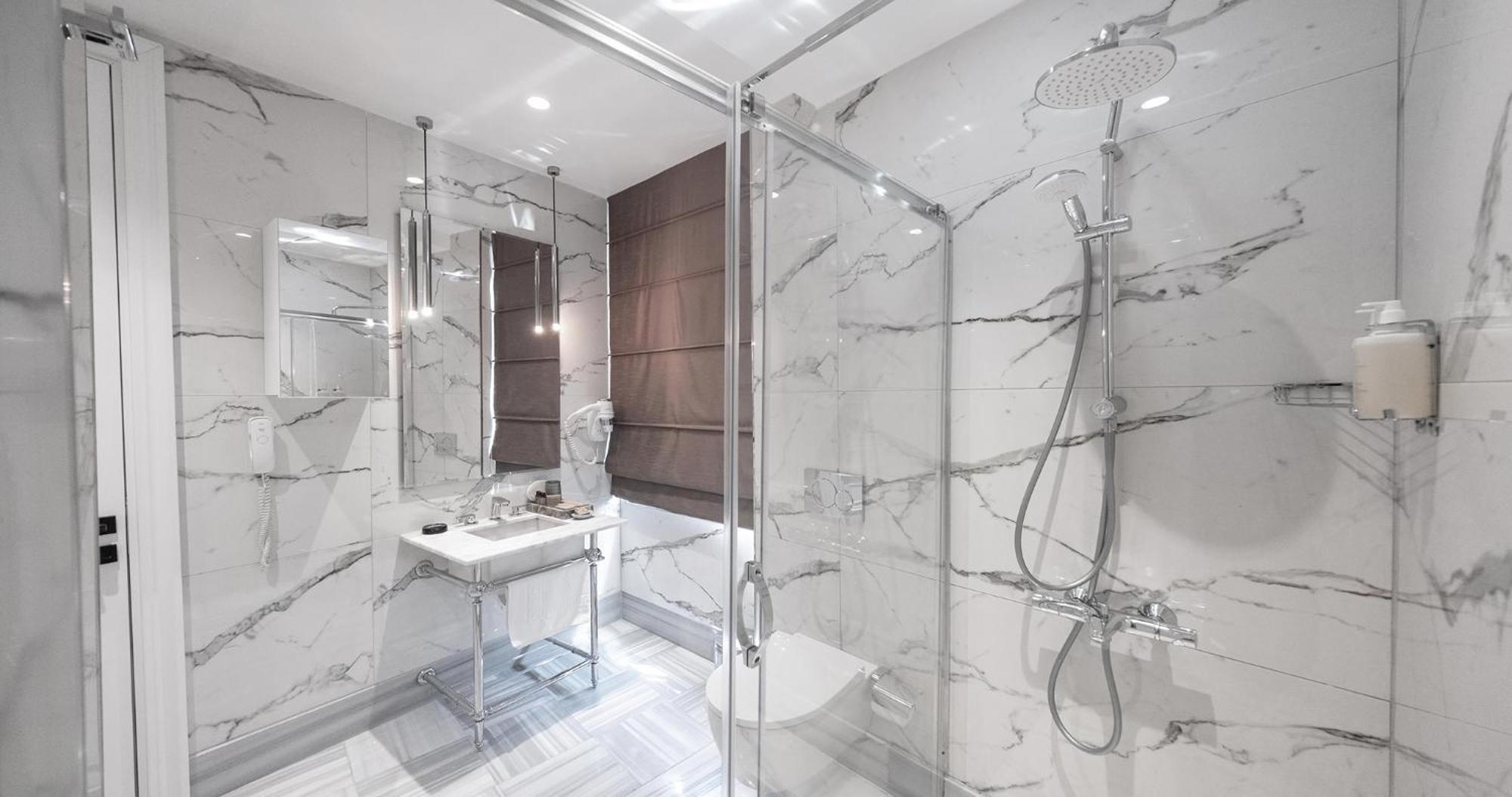 Deluxe Suite Jacuzzi