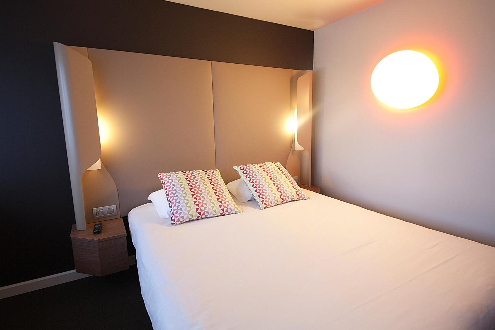 Standard Double Room One Single Bed Up to Ten Years