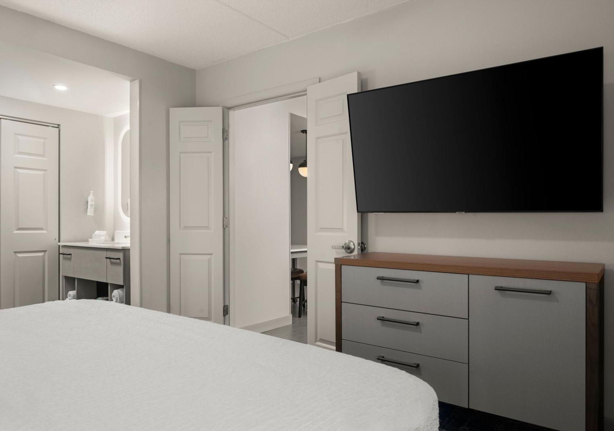 One-Bedroom King Suite Non-Smoking