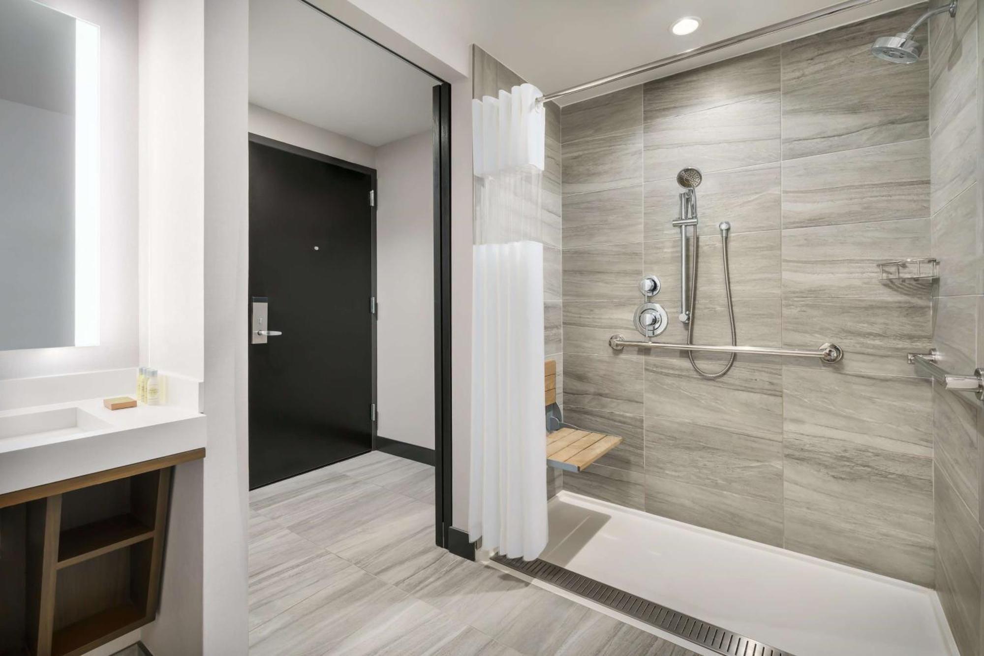 King Room Roll Shower Mobility Access
