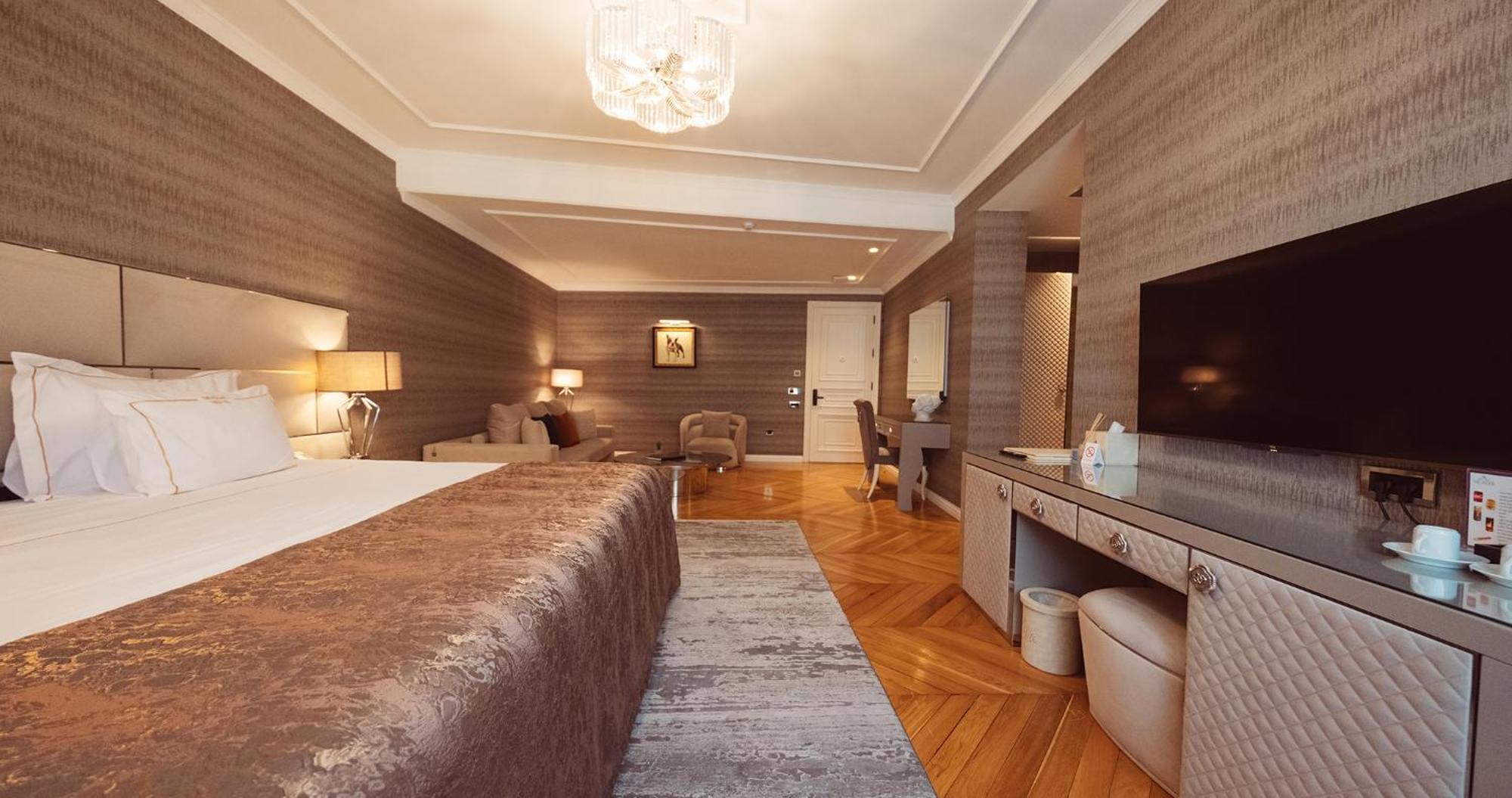 Deluxe Suite Jacuzzi