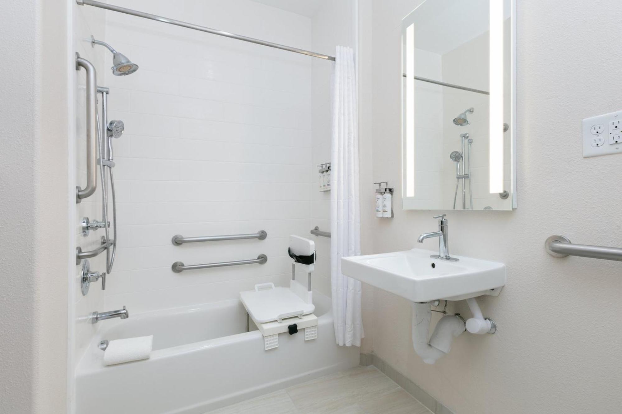 Queen Studio Suite Bath Tub Mobility Accessible Non-Smoking