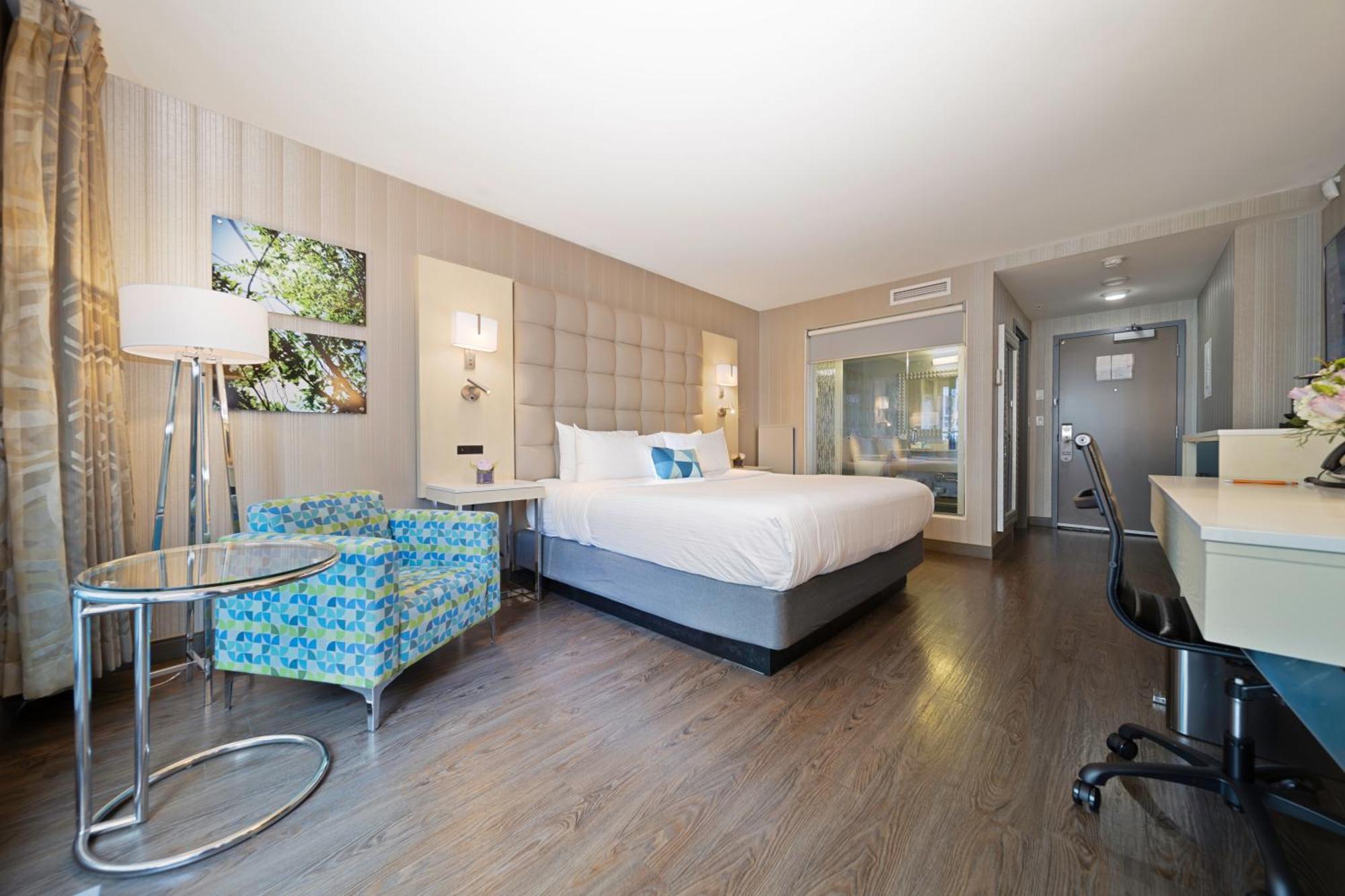 Deluxe King Room