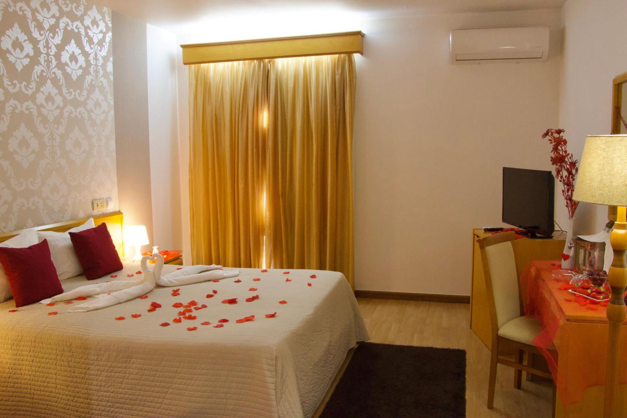 Romantic Twin Room,1591483037:JPEG