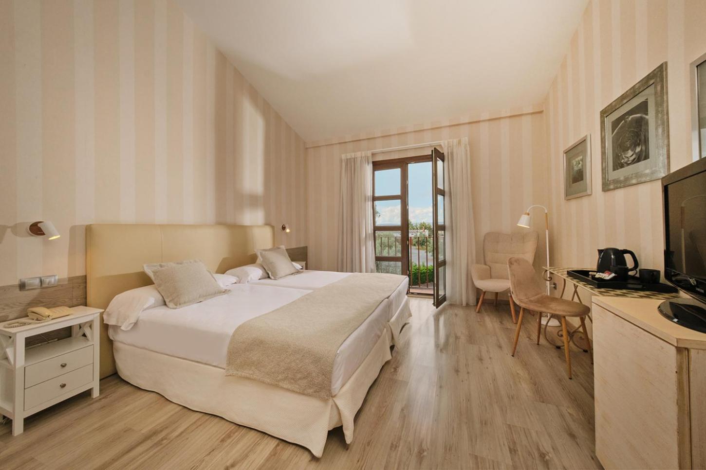 Double or Twin Room Balcony