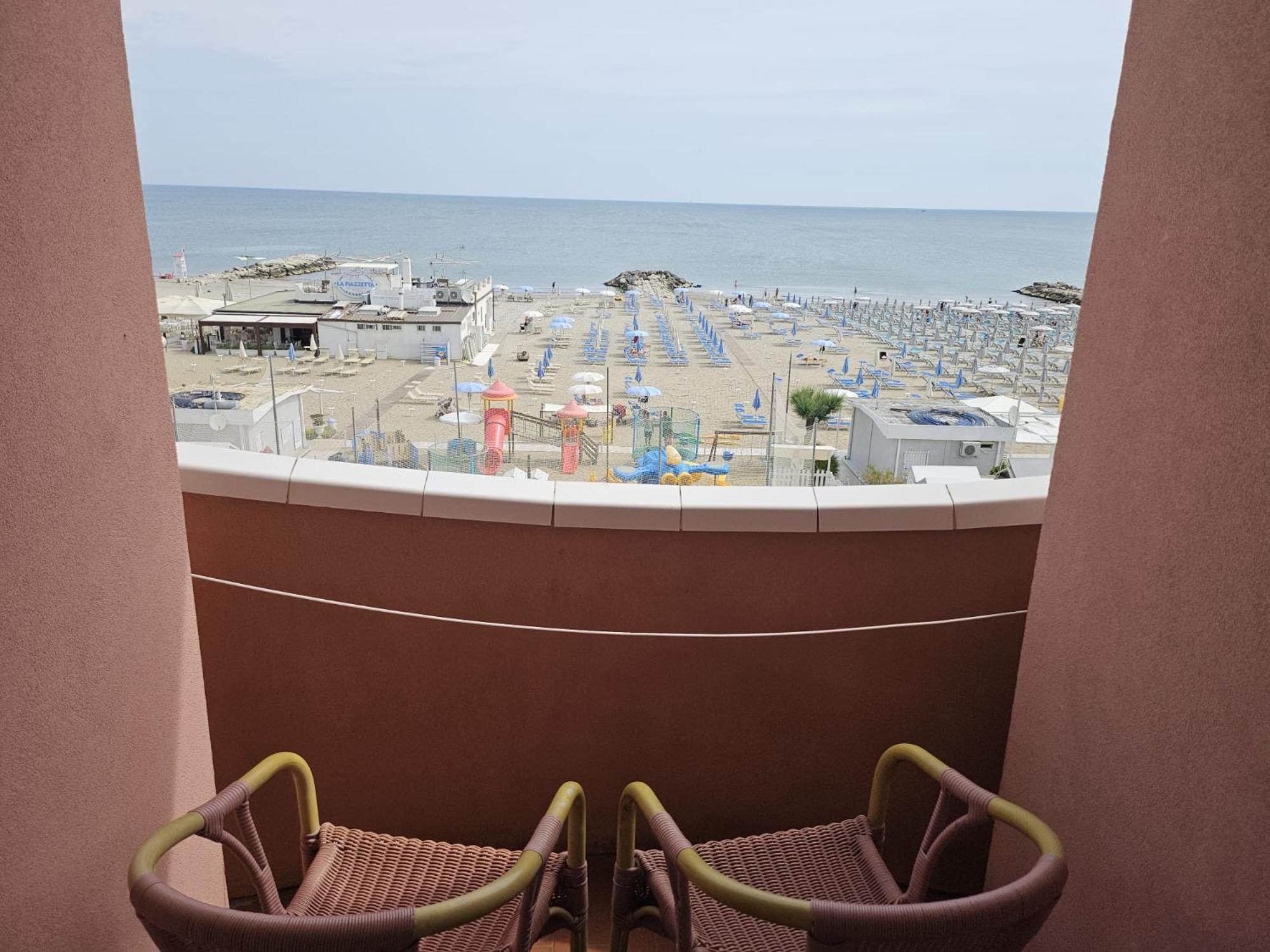 Camera Tripla con Vista Mare