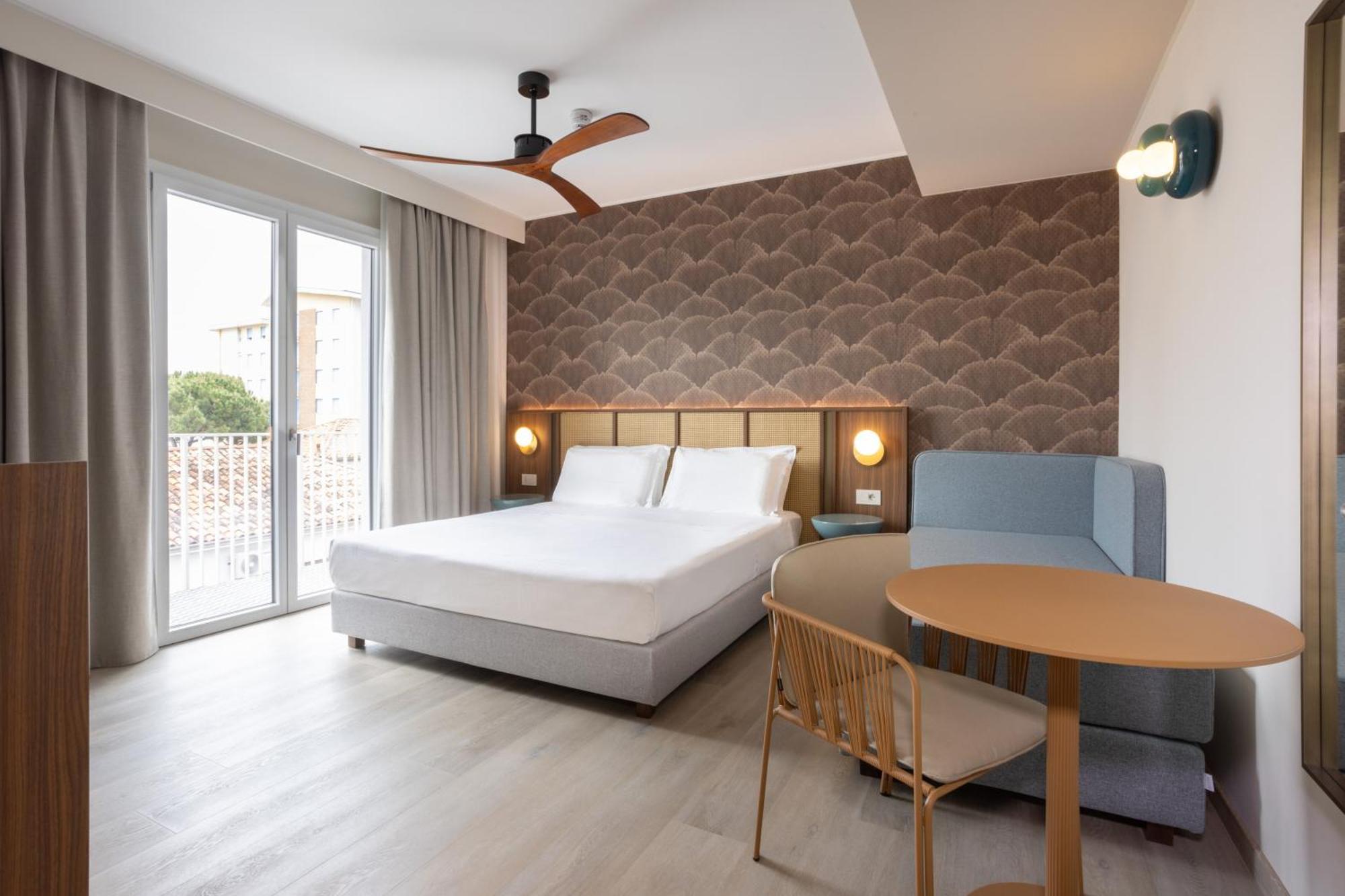 Deluxe Triple Room Balcony