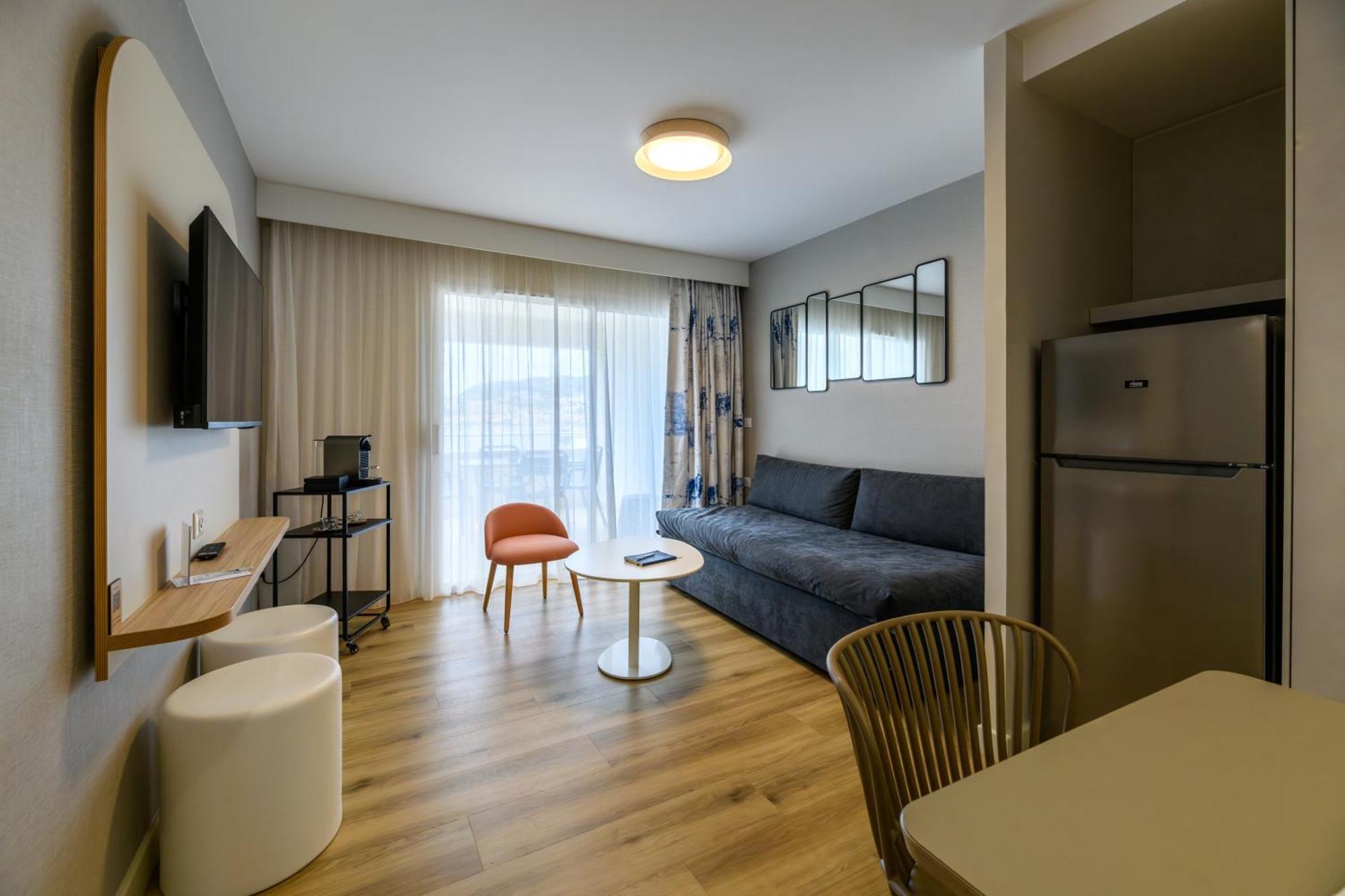 Two Bedroom Apartment 2 Bathrooms