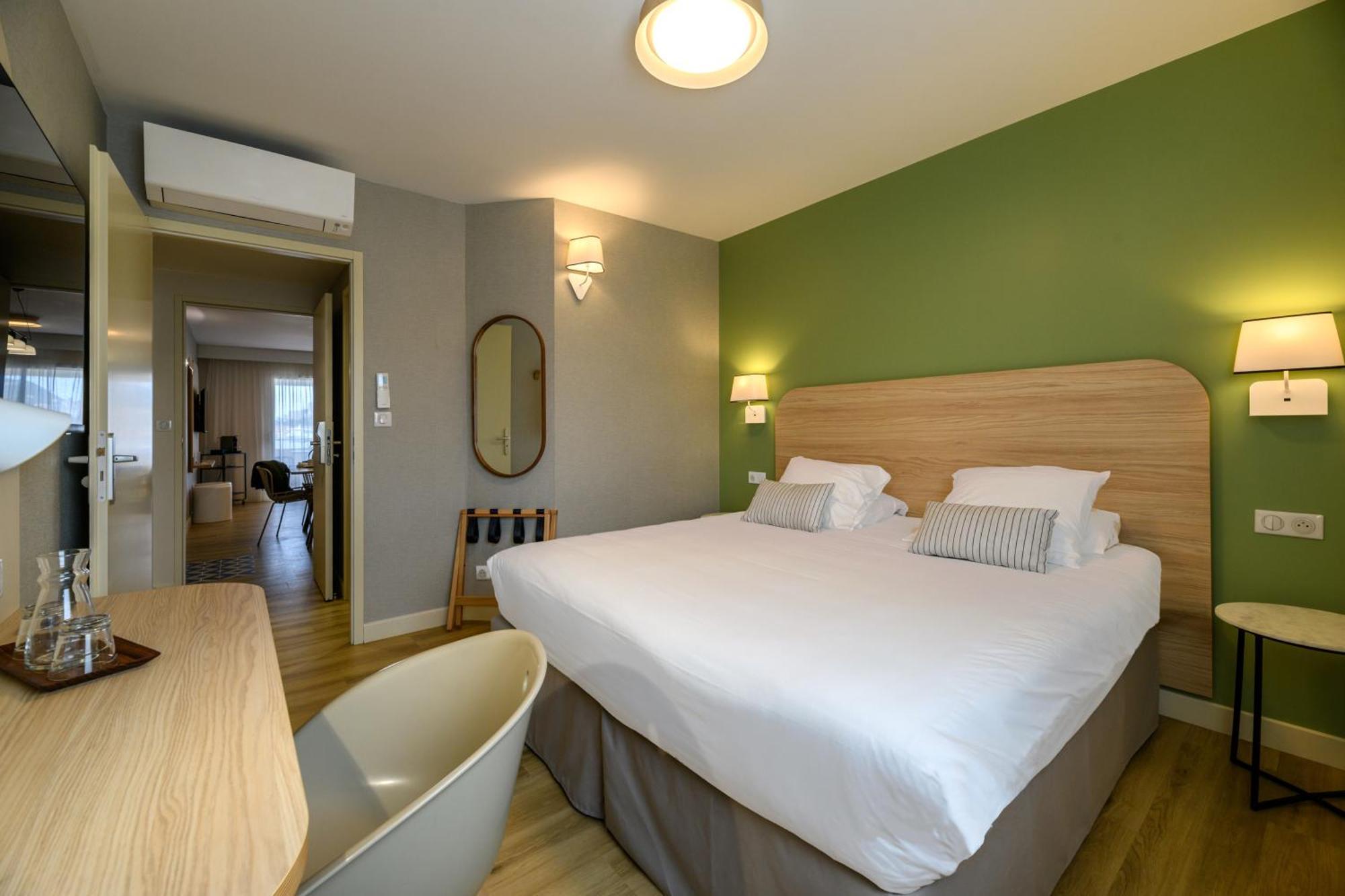 Two Bedroom Apartment 2 Bathrooms