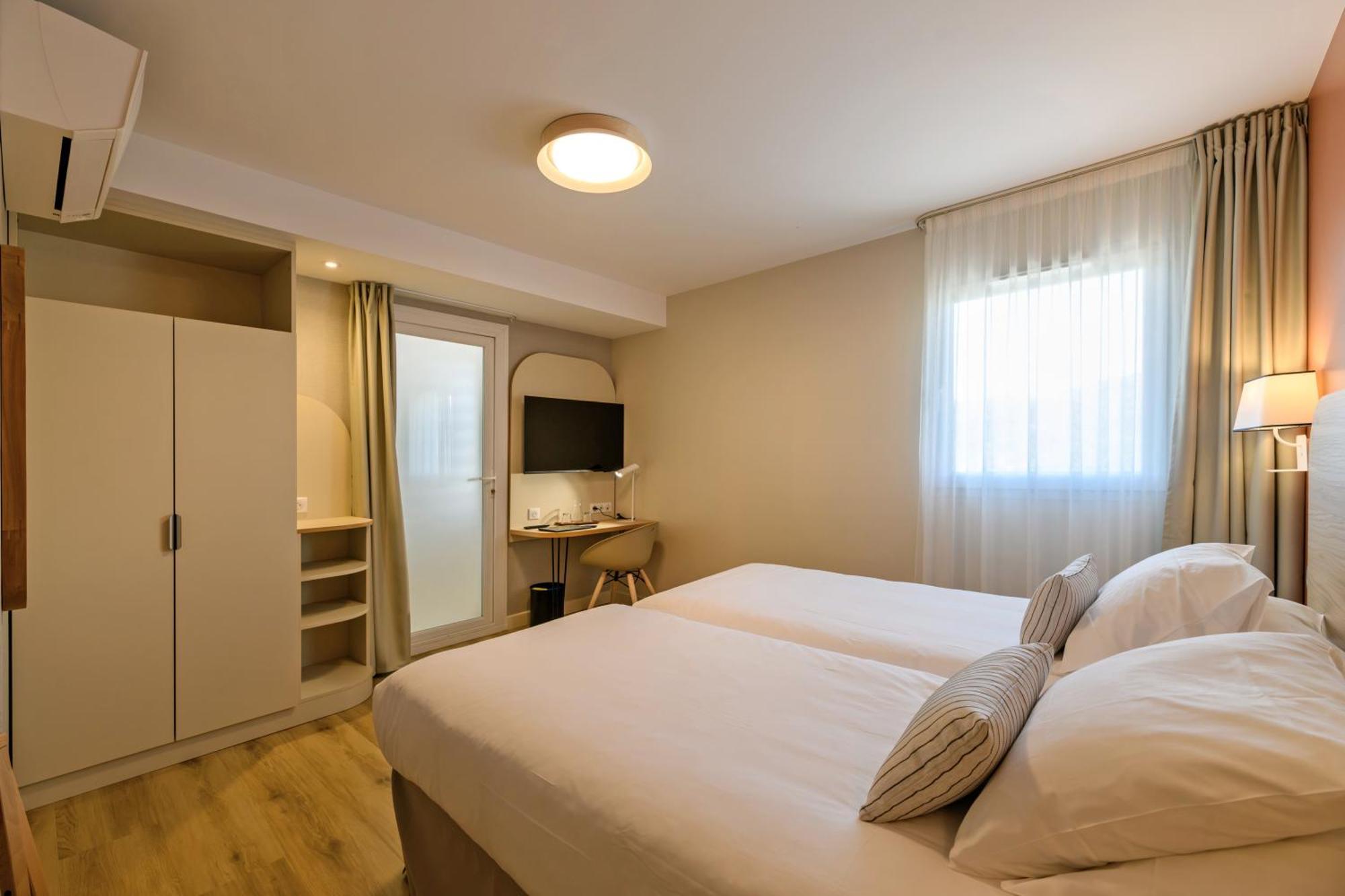 Two Bedroom Apartment 2 Bathrooms