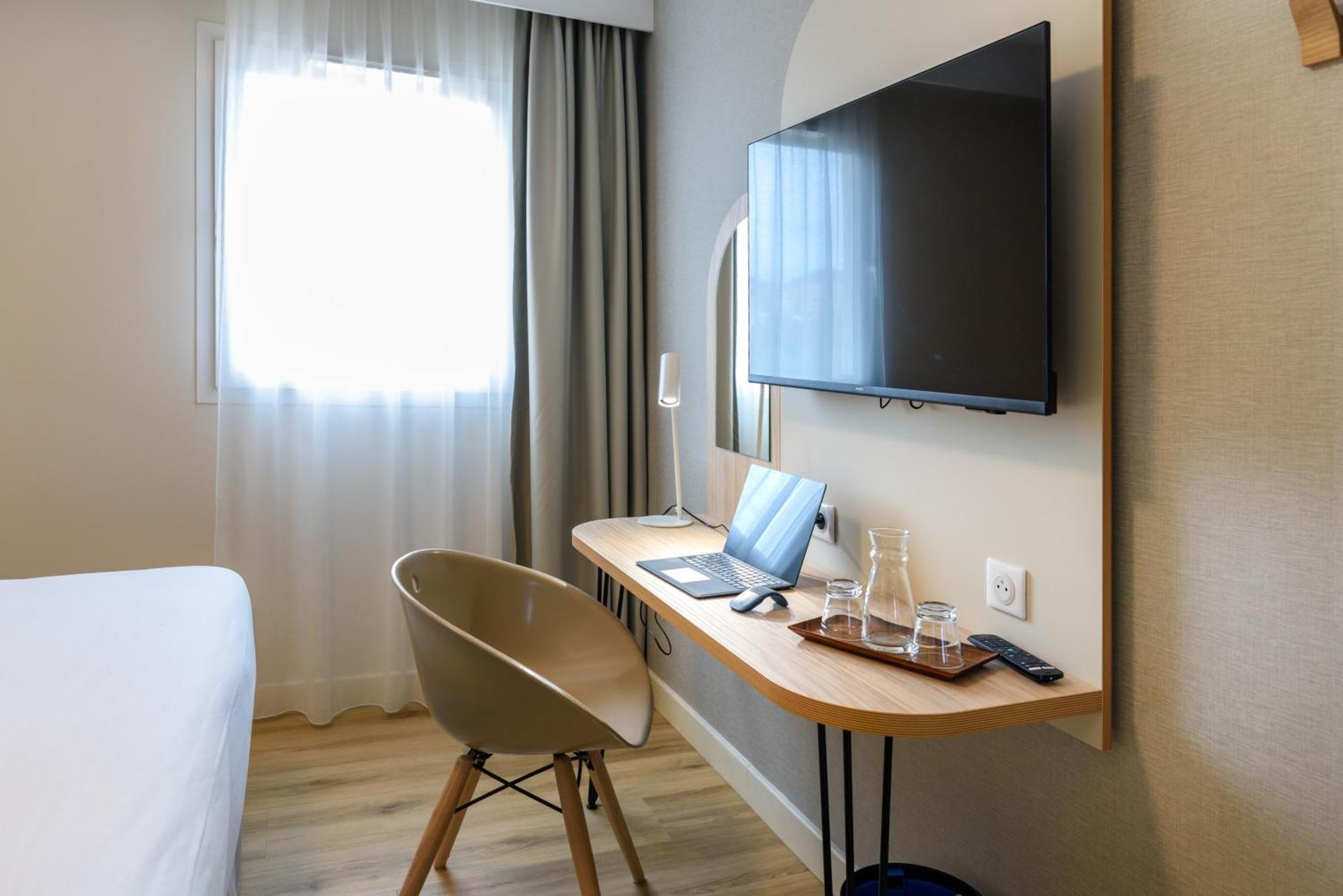 Two Bedroom Apartment 2 Bathrooms
