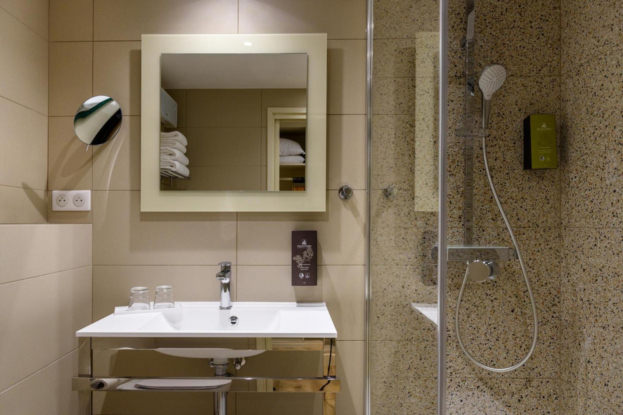 Two Bedroom Apartment 2 Bathrooms