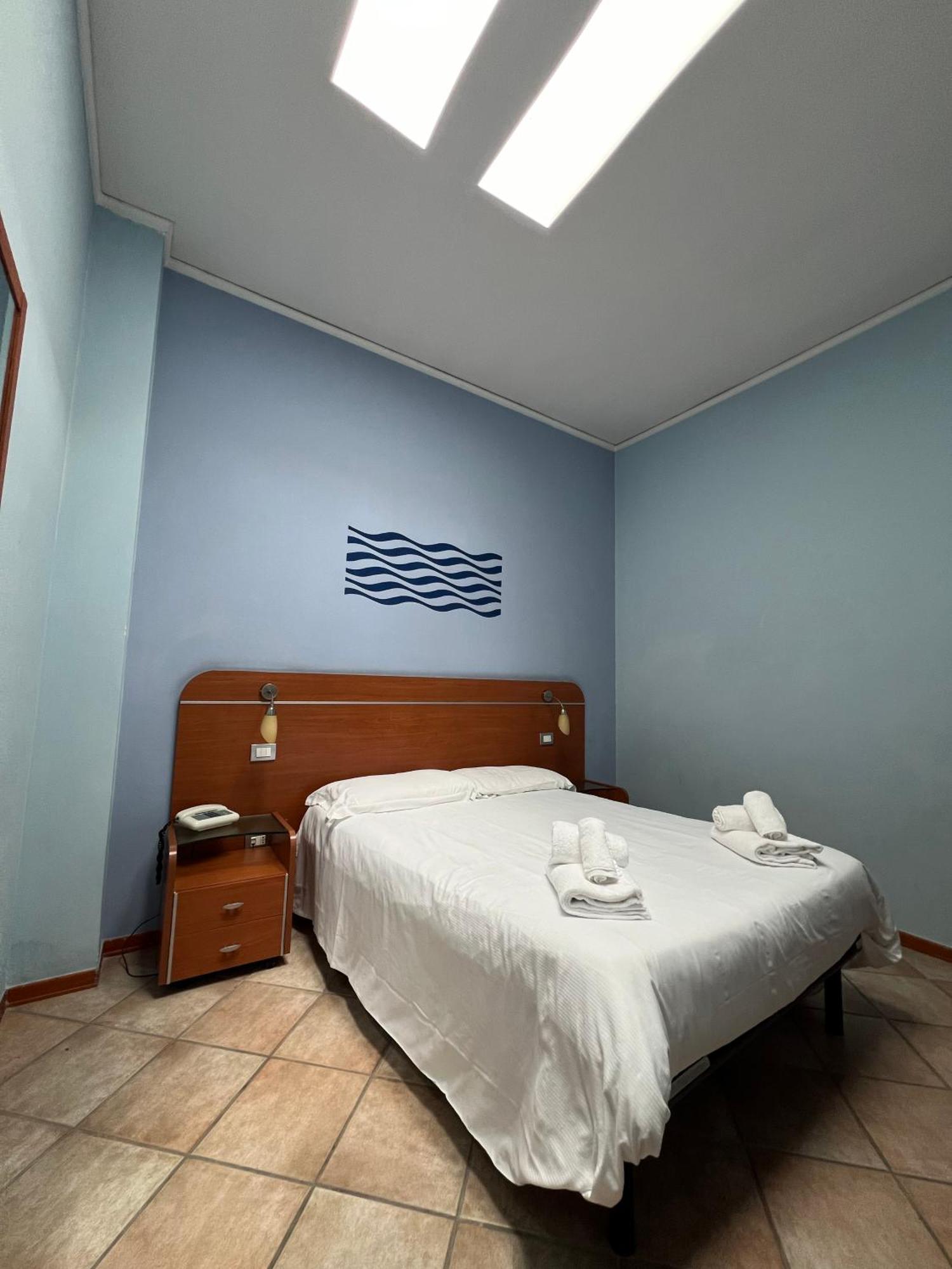 Economy Double Room Skylight