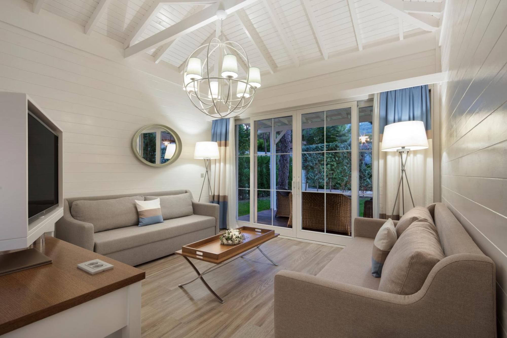 Cedar House Forest View