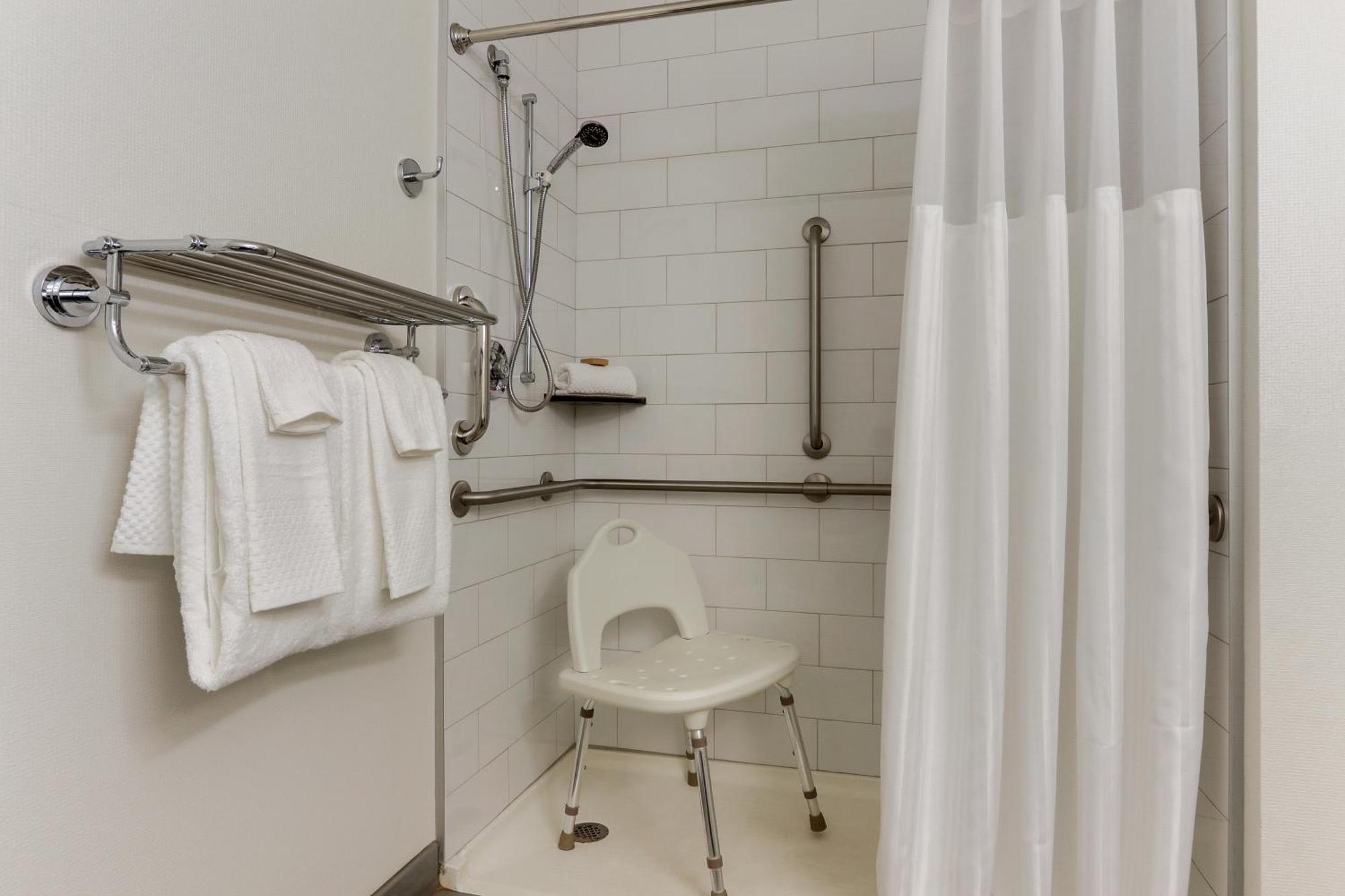 Queen Room Two Queen Beds Mobility Accessible