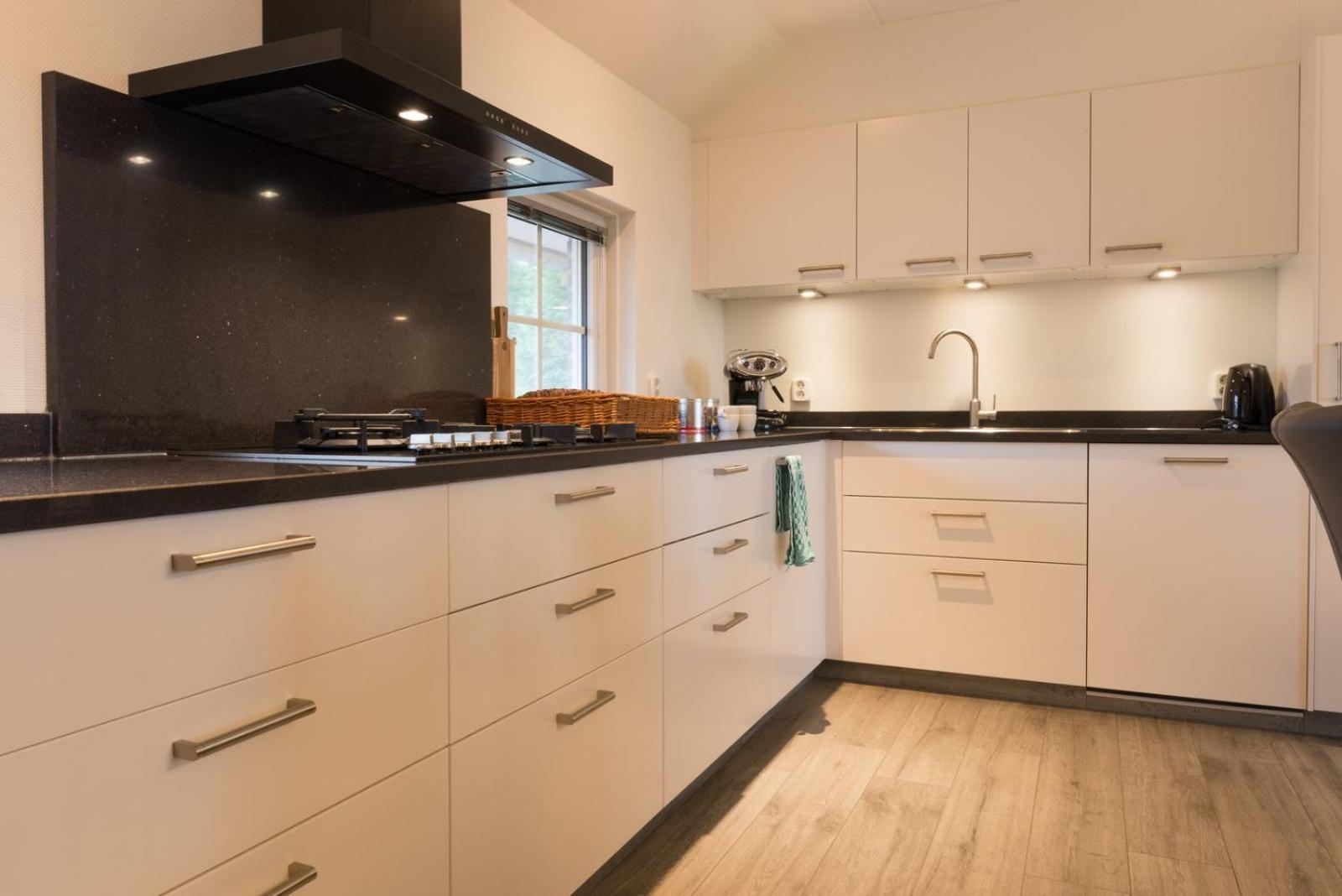 Seven-Bedroom House,1592082272:JPEG