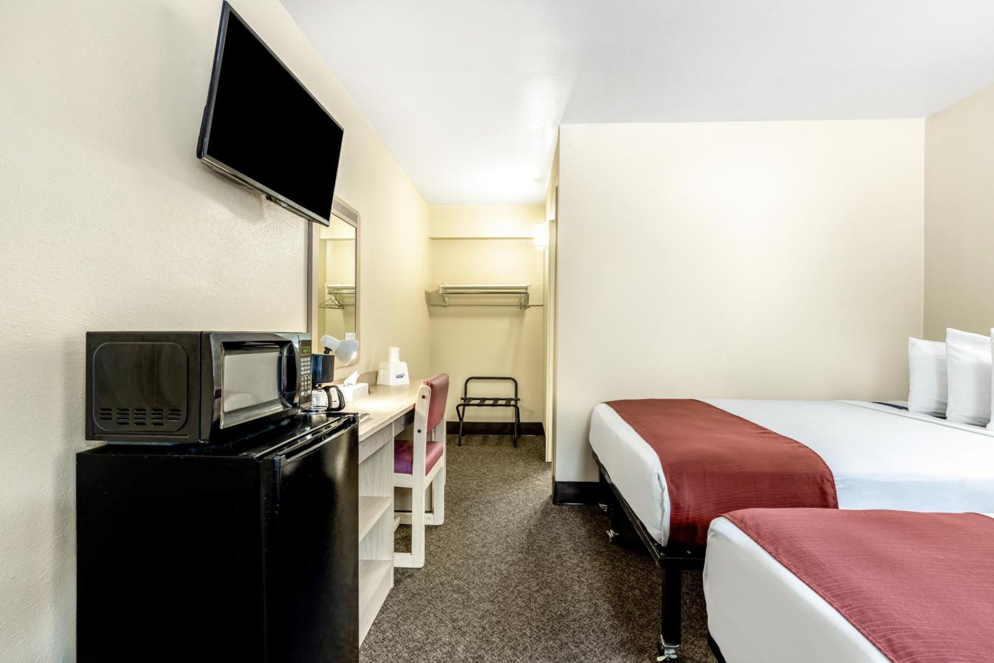 2 Double Beds Non-Smoking