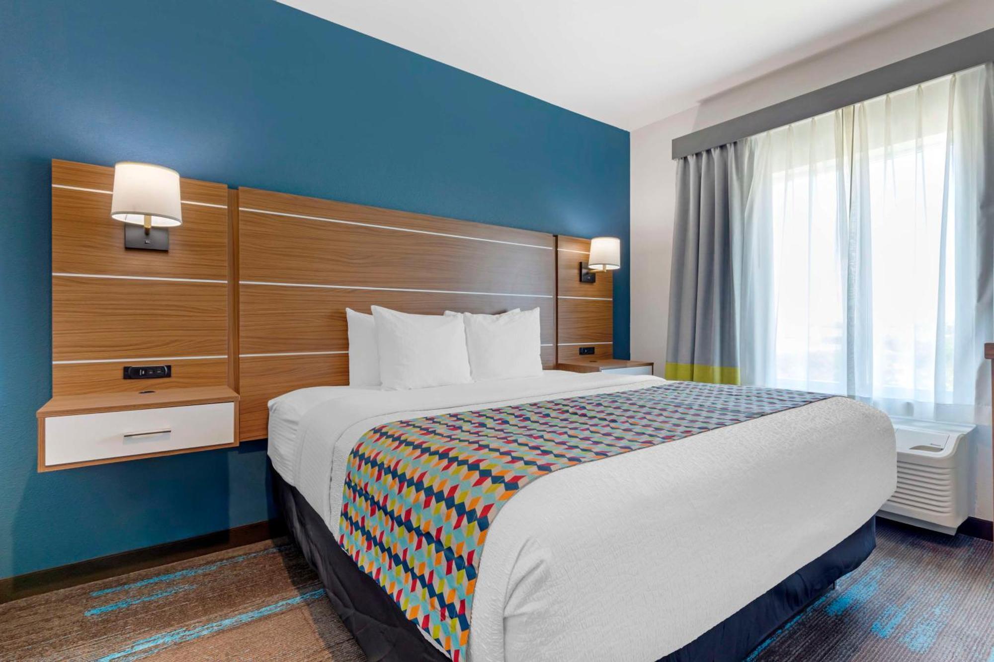 Two-Bedrooms King Suite