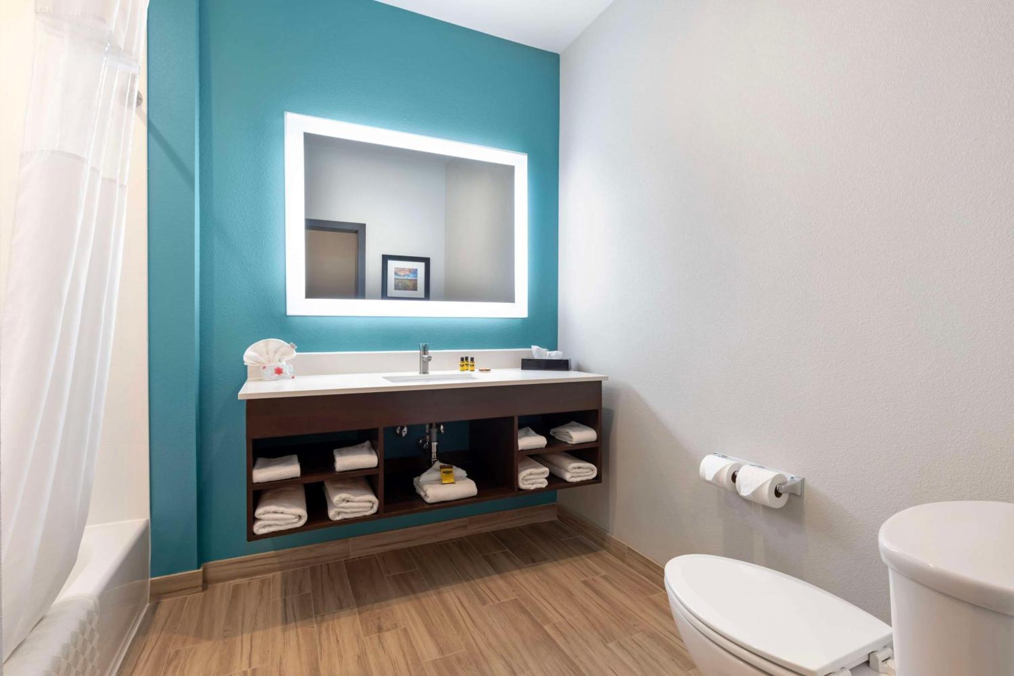 Two-Bedrooms King Suite