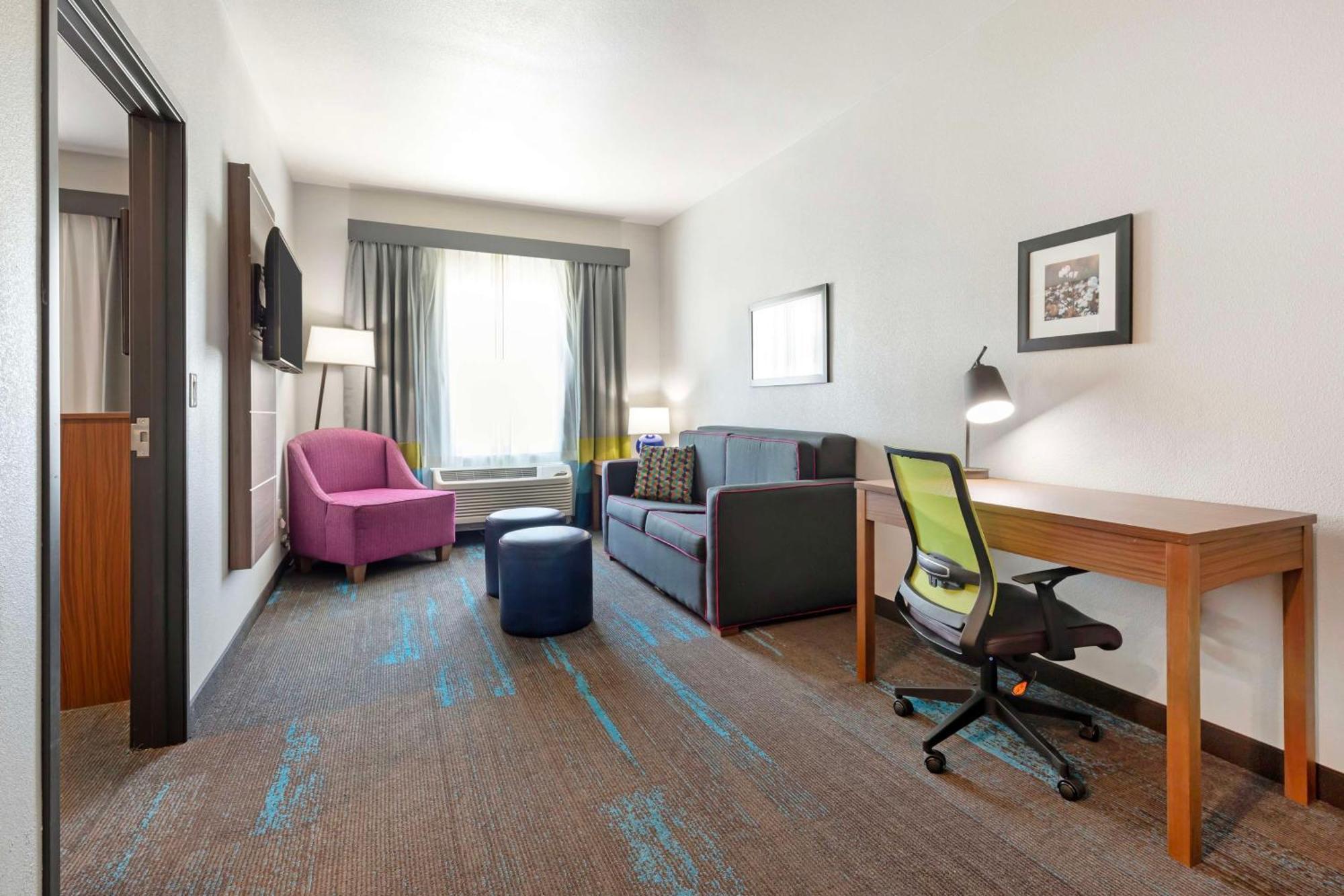 Two-Bedrooms King Suite