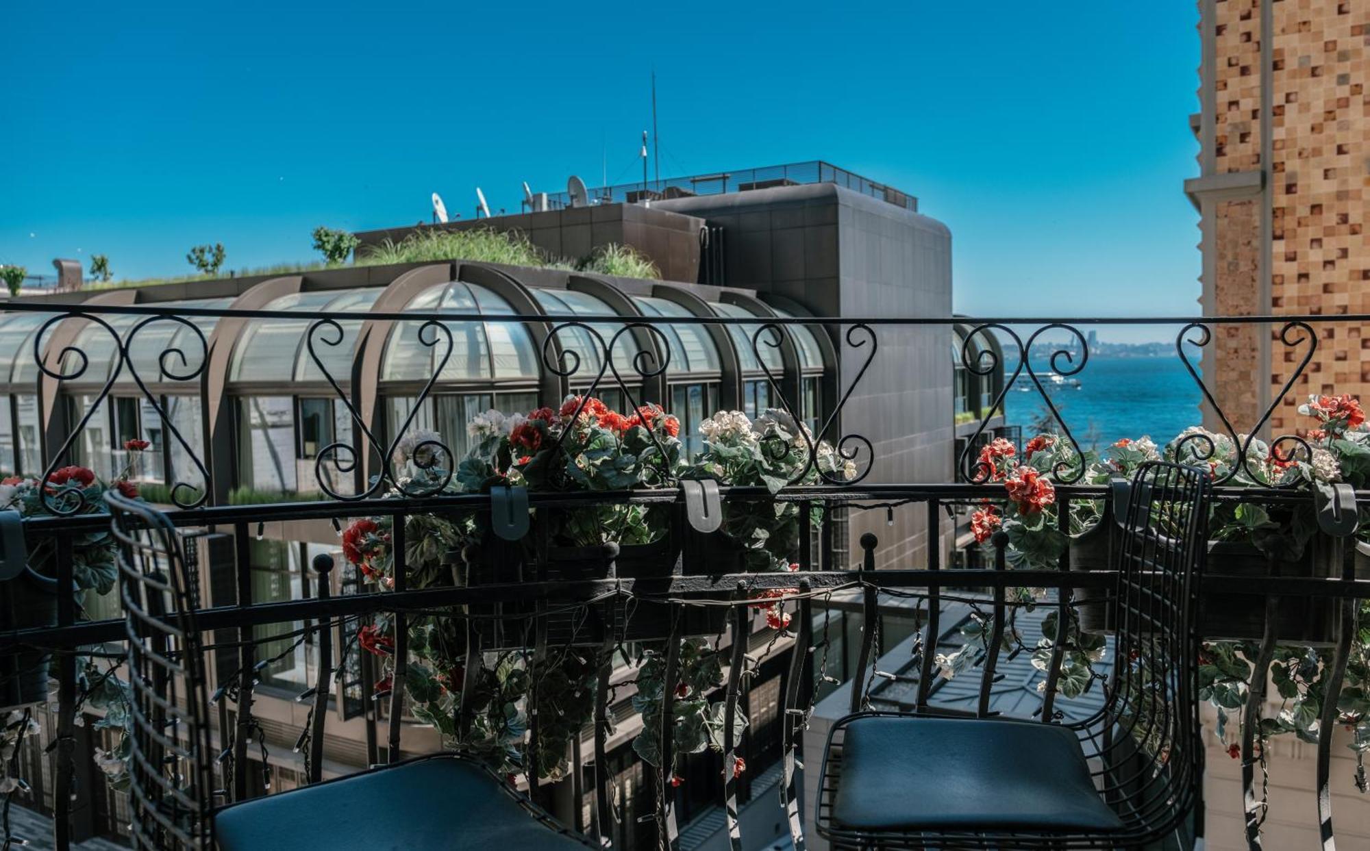 Corner Suite Partially Sea View Balcony