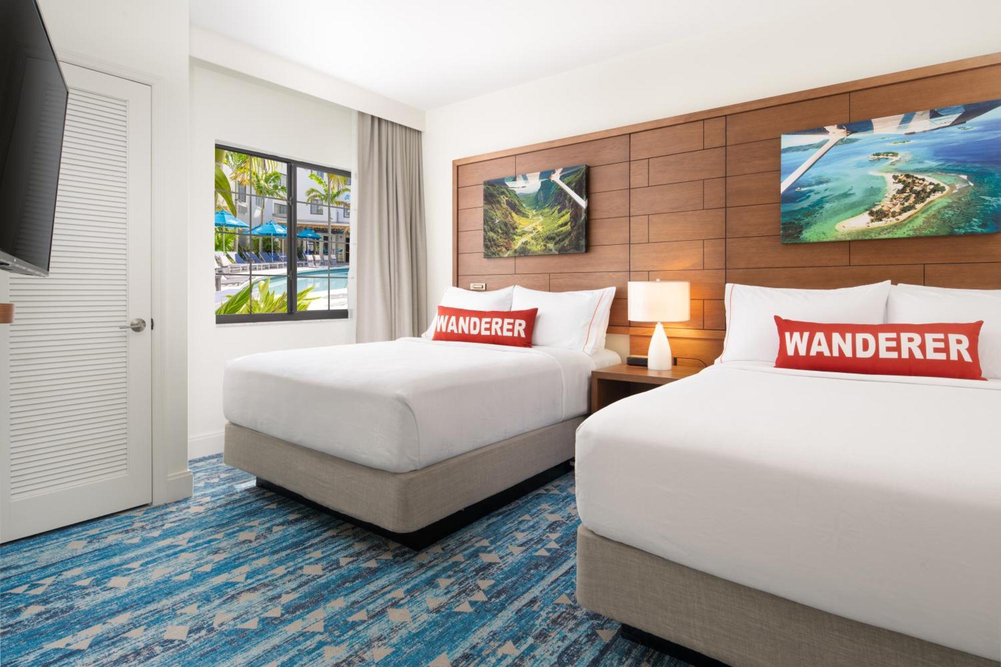 Queen Suite with Pool View