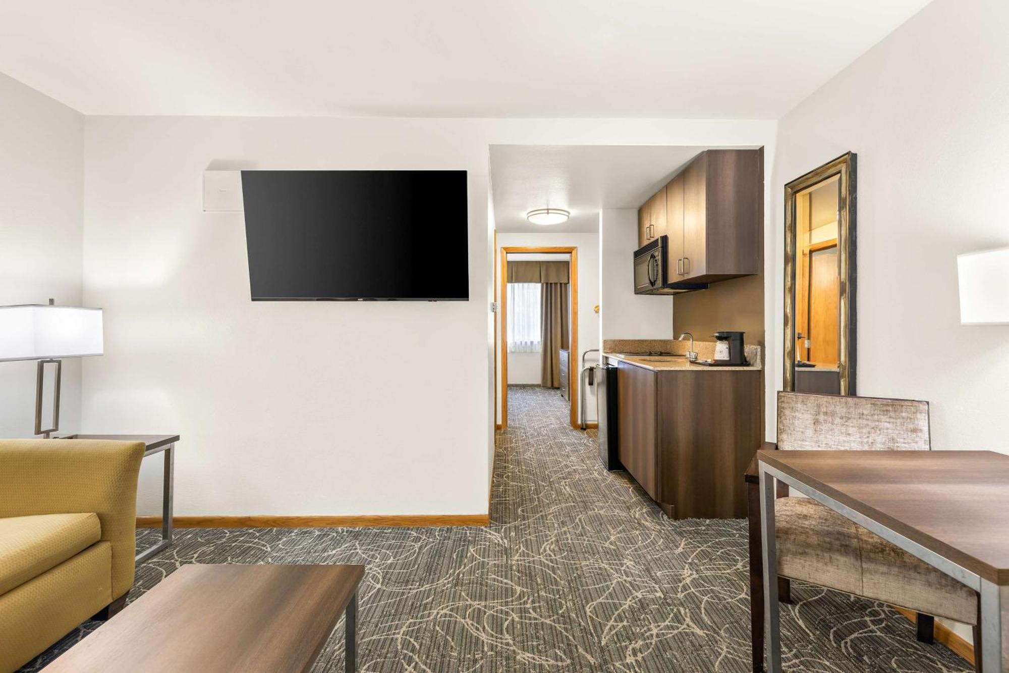One Bedroom King Bed Kitchenette Suite
