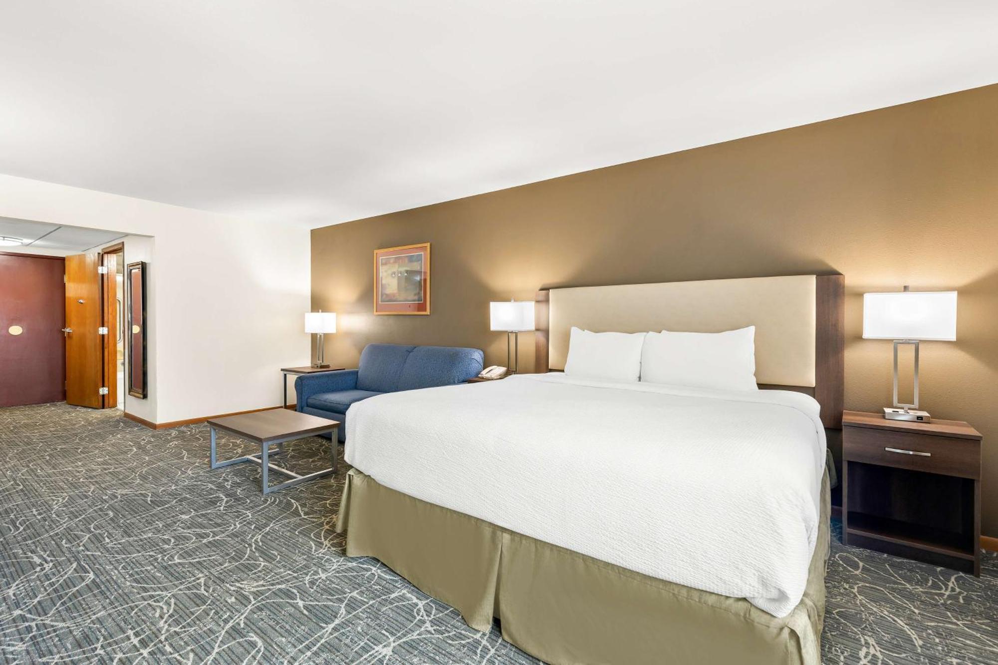 King Room Bath Tub Mobility Access Room or Non-Smoking