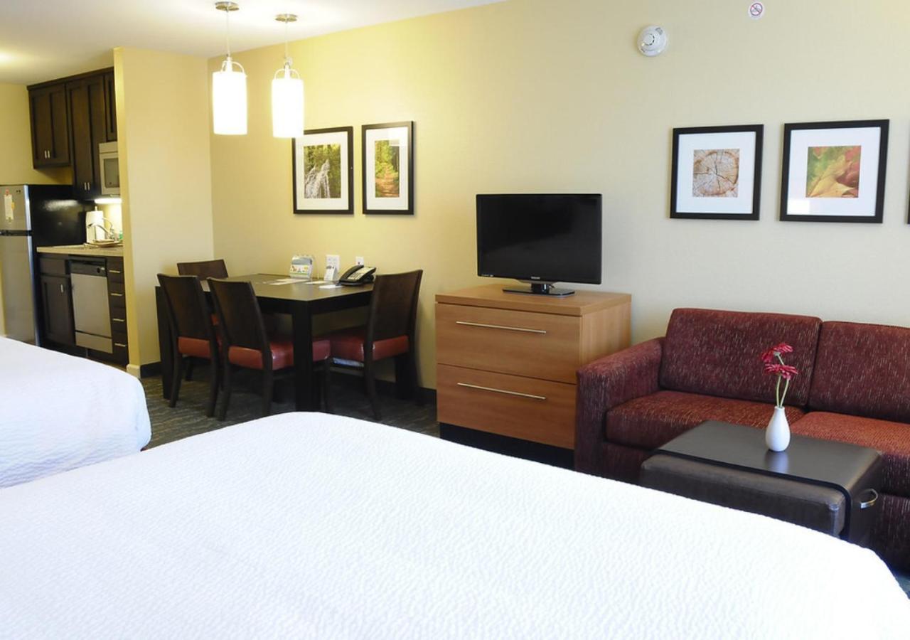 Queen Studio with Sofa Bed - Hearing Accessible