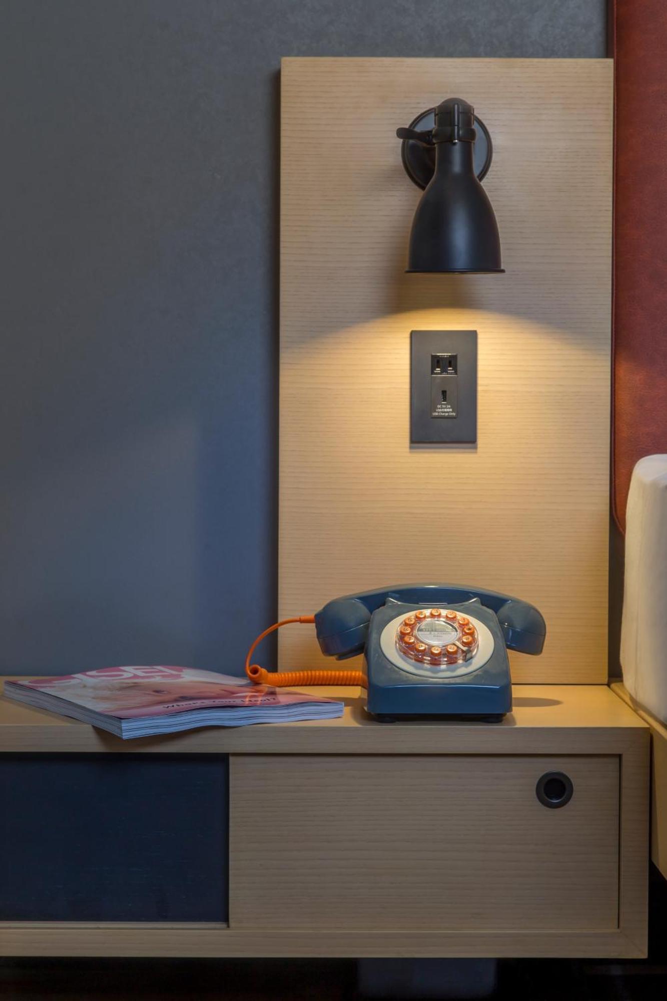 Moxy Cozy Queen Room