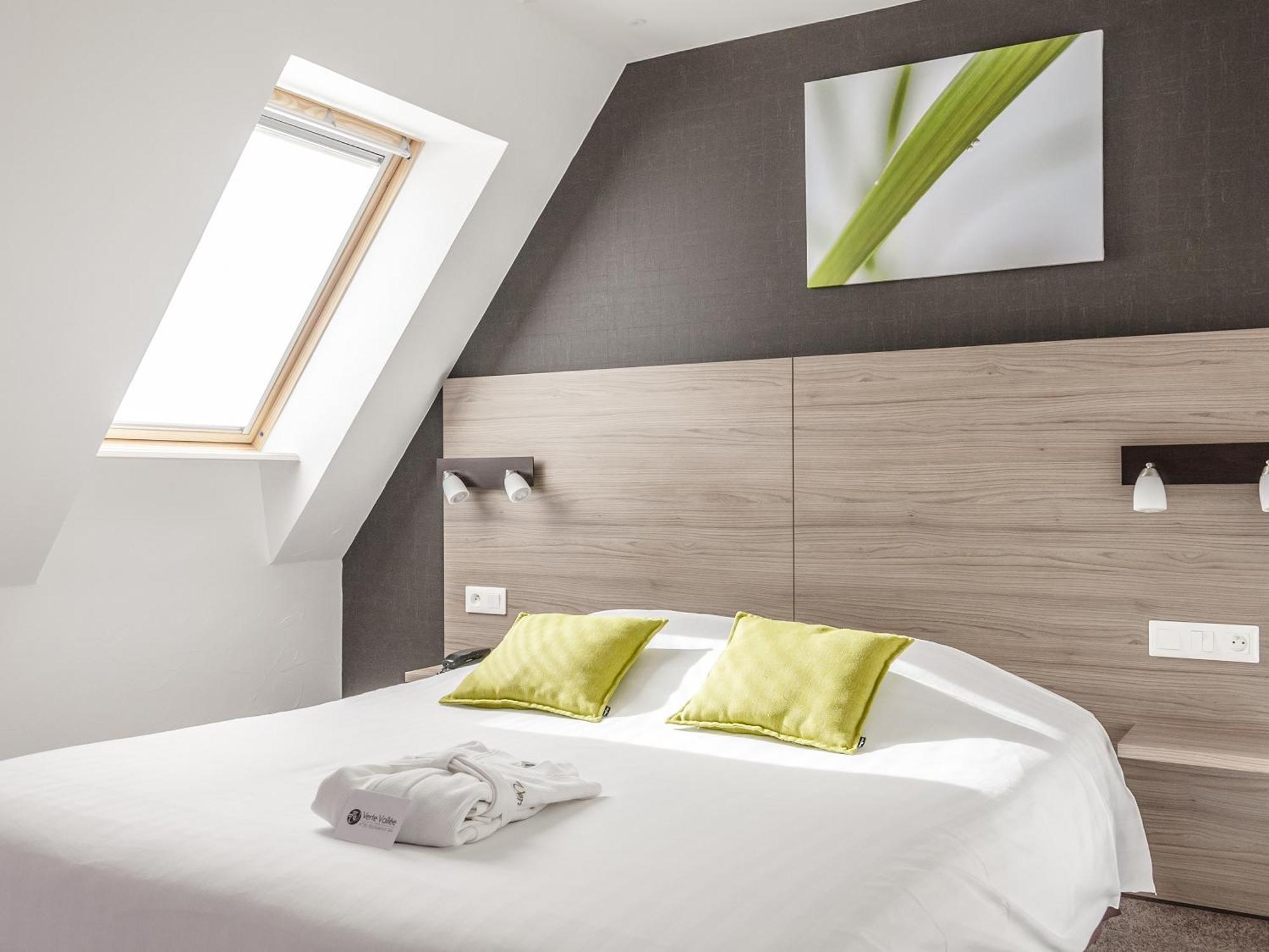 Standard Queen Room