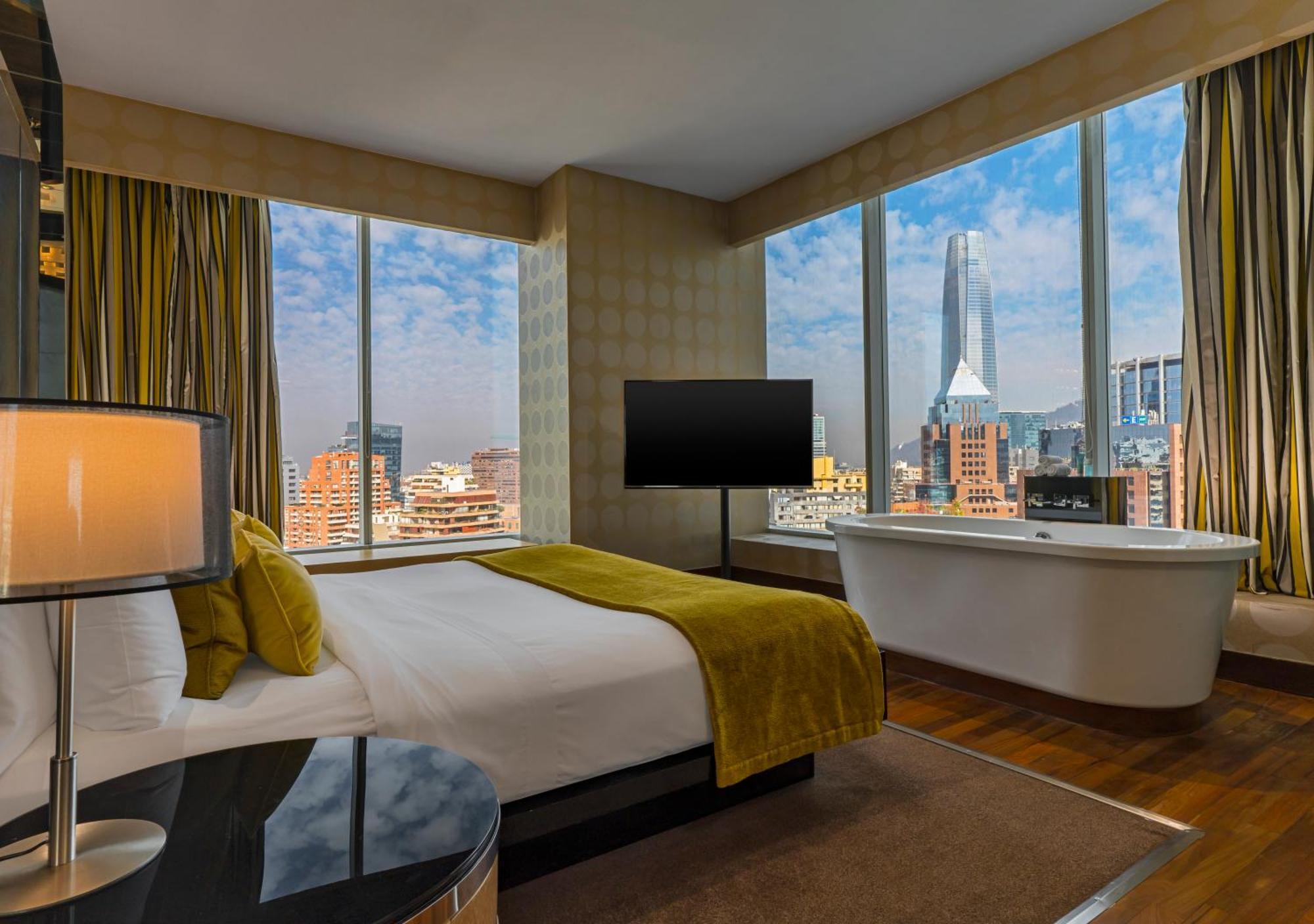 Wow, Suite, 1 King, City view