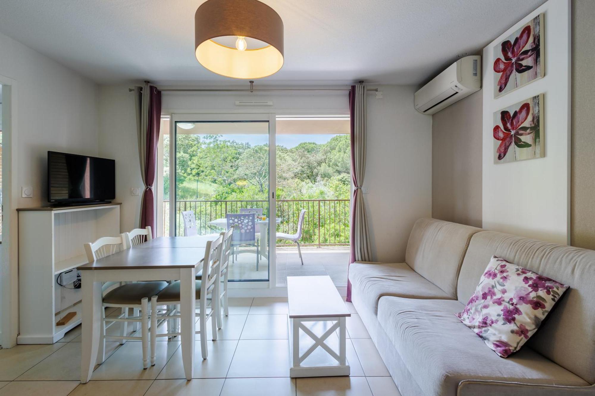 Two-Bedroom Apartment Garrigue View